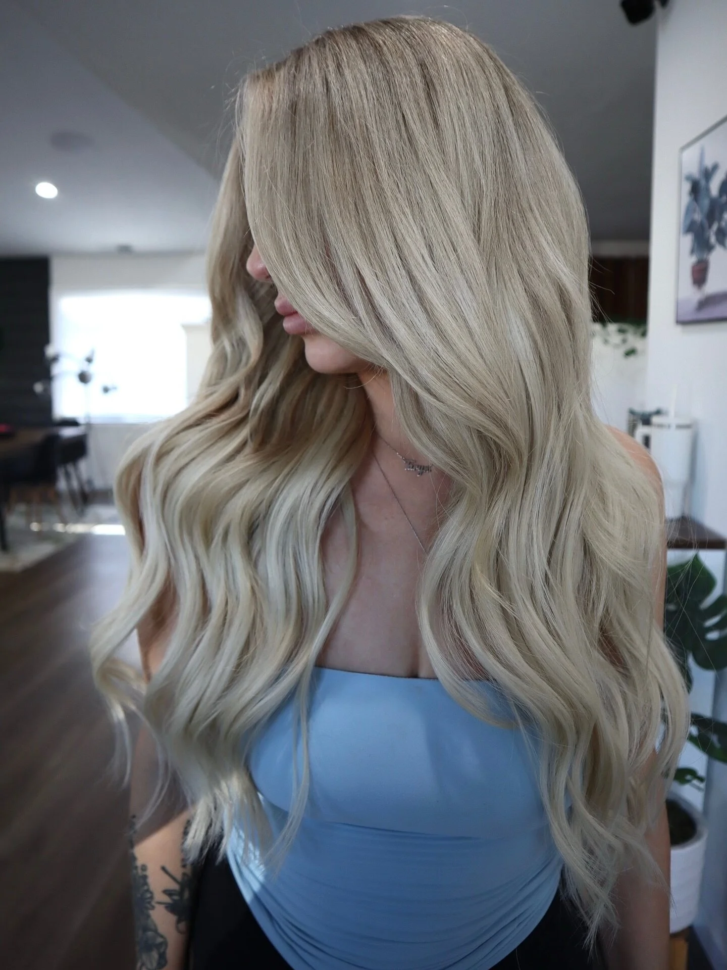 22&rdquo; blonder ✨

Hair extension install and color by @haley_doesmyhair 🤍

We got @tlc.glam right ✨😍