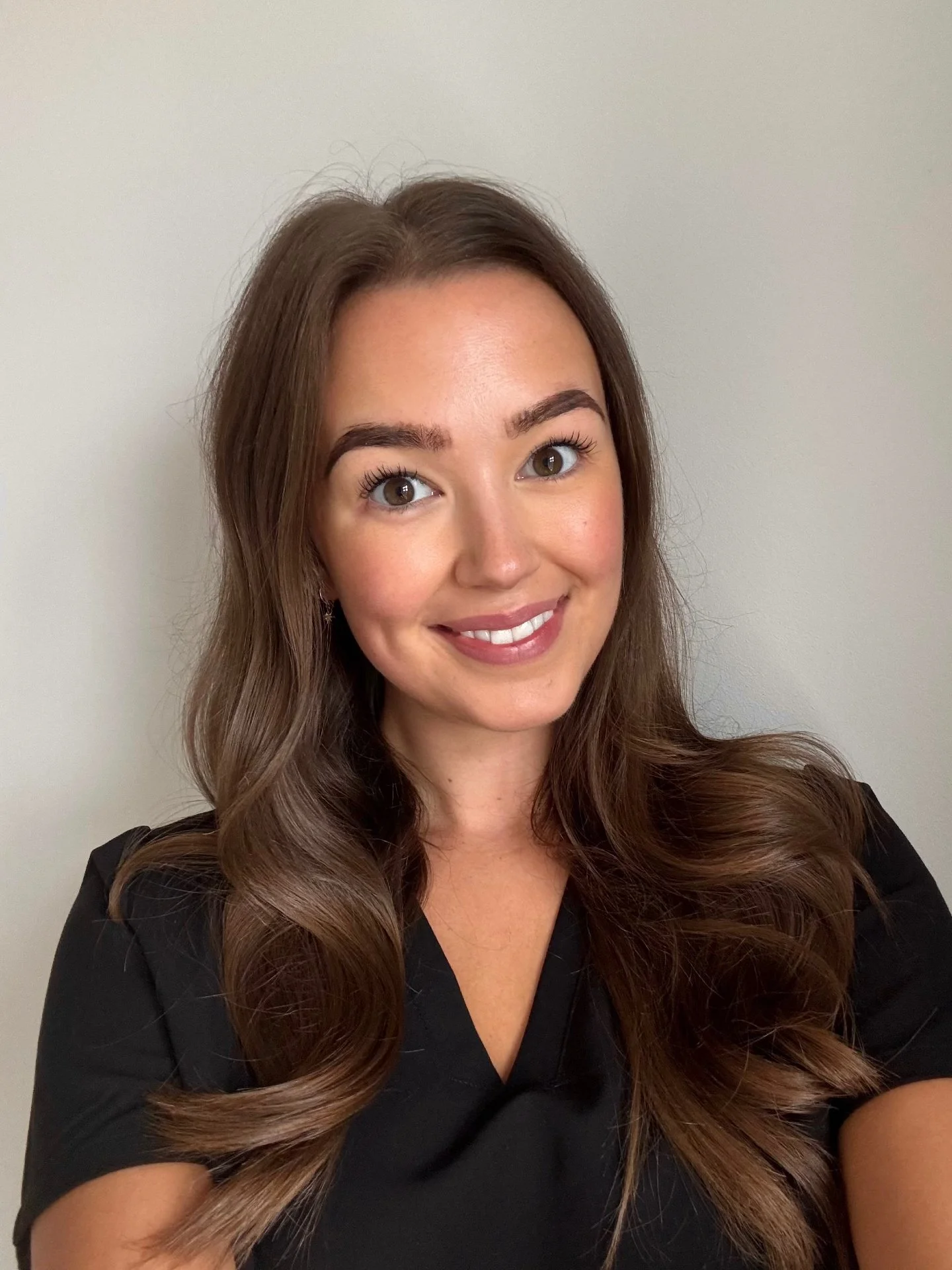 Meet Neve 🦷🧚🏼&zwj;♀️

Neve qualified as a Dental Hygienist in September 2025 from the University of Essex. Whilst working at Dental Smiles, Neve is currently studying Dental Therapy at the University of Essex to help improve and add to her clinica