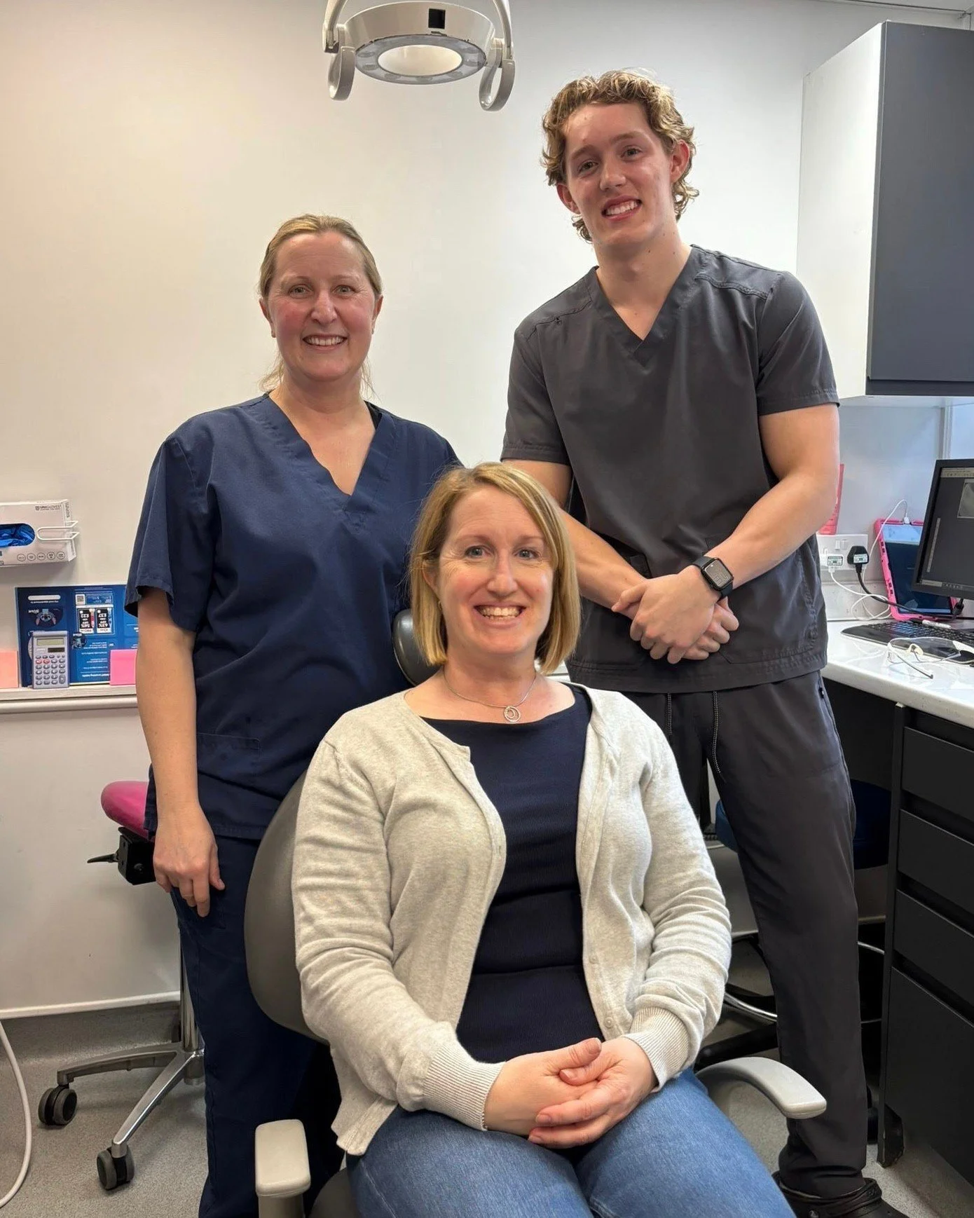 Big smiles all round 🦷✨

Happy patient, happy team, happy teeth 😎

#dentalsmilesessex #patientcare #teamwork #dentistessex #implants