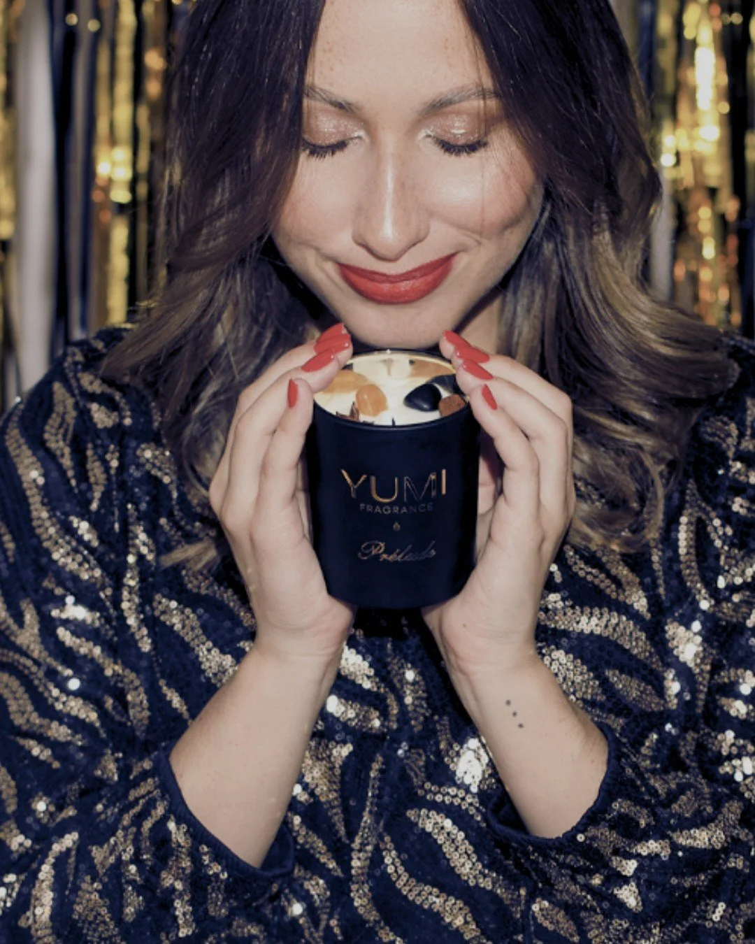 A prelude to the season.
Soft candlelight, delicate notes, and a moment entirely your own.
Christmas Prelude fills the room with warmth, elegance, and quiet indulgence &mdash; vegan, refined, unforgettable.

Because the most beautiful rituals are fel