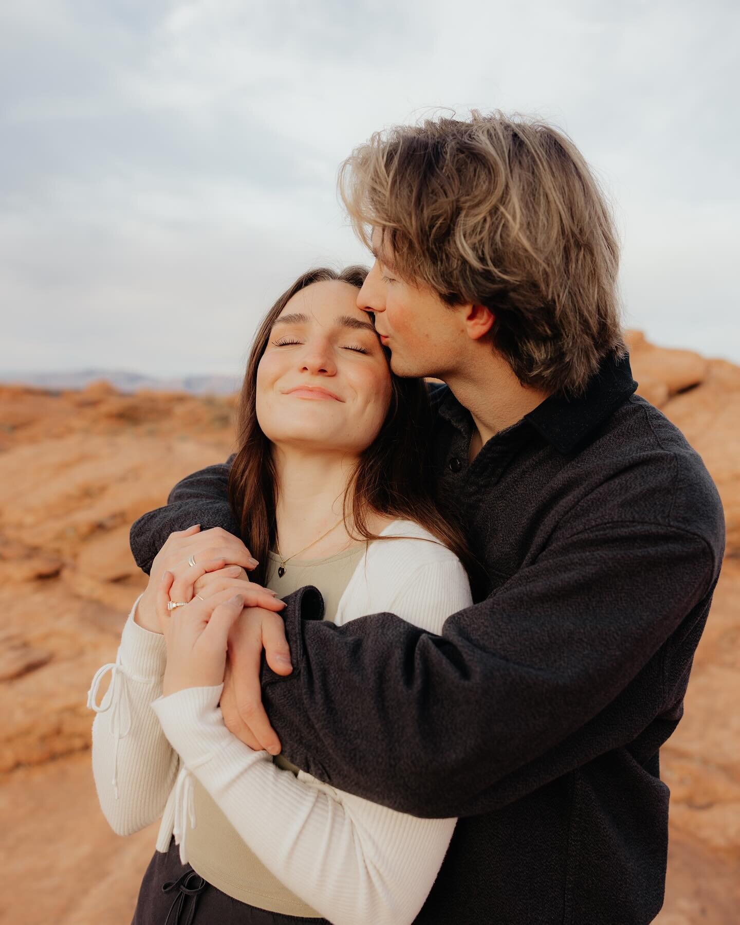 I just couldn&rsquo;t wait any longer to share a few of these red rock engagements 🥹🧡