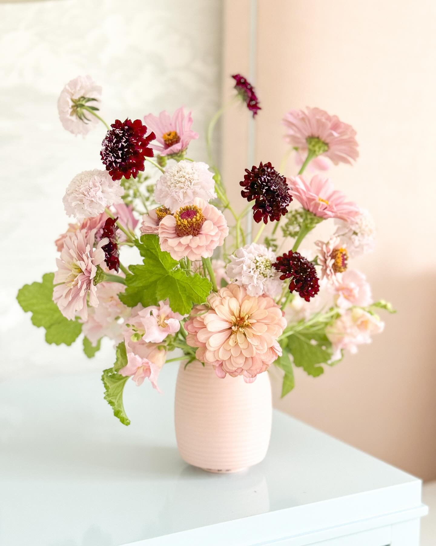 A couple of floral moments from this week&rsquo;s interiors shoot with @tandcointeriors, @sbphomes and @janebeilesphoto in Southport, CT. 

#bloomcraft #floralstyling #gardeninspiredfloristry #localflowers #floraldesigner #flowerfarmer #fairfieldcoun