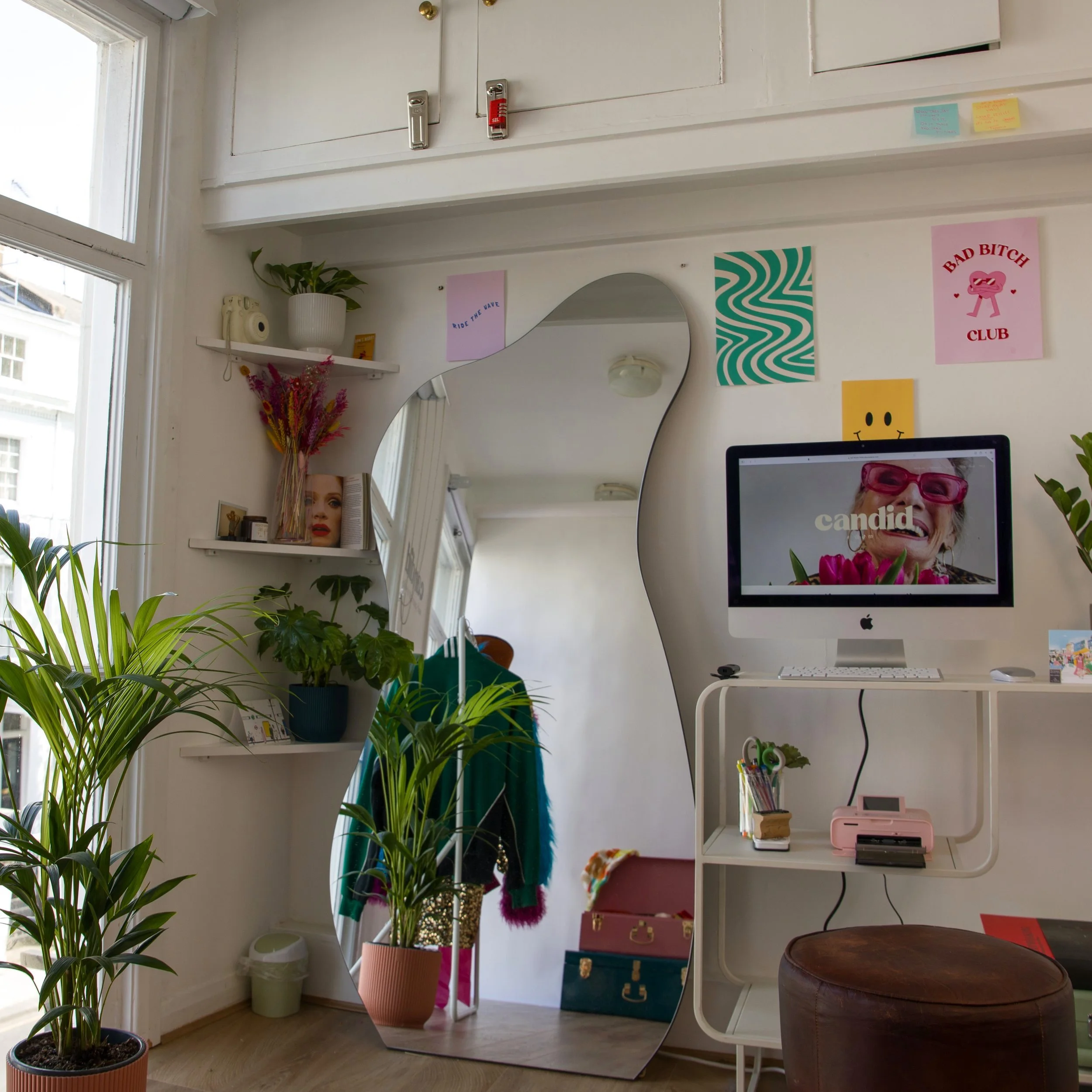 candid — a selfportrait studio where you take the photos