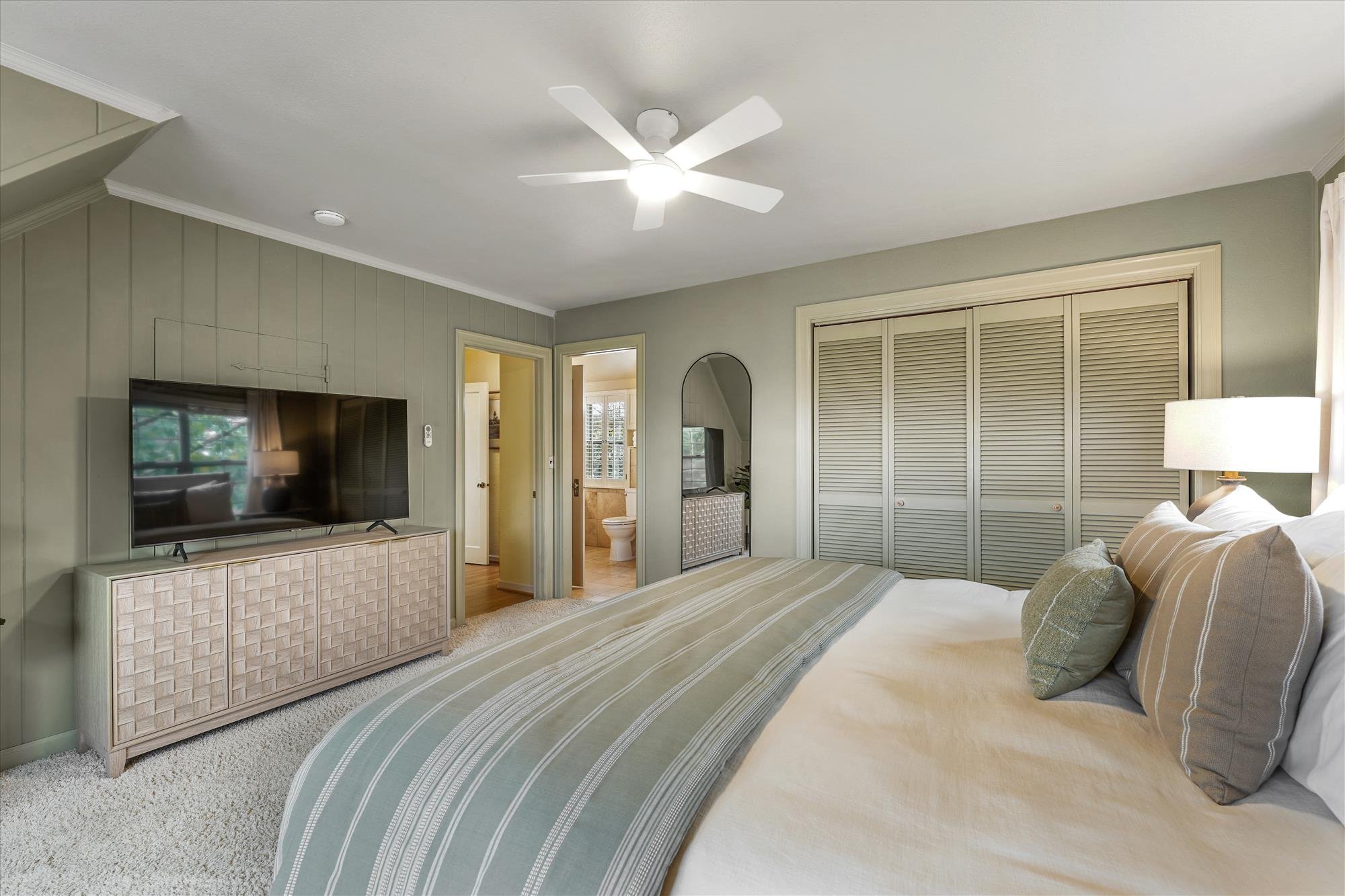 interiors-primary bedroom-_kbn3986.jpg
