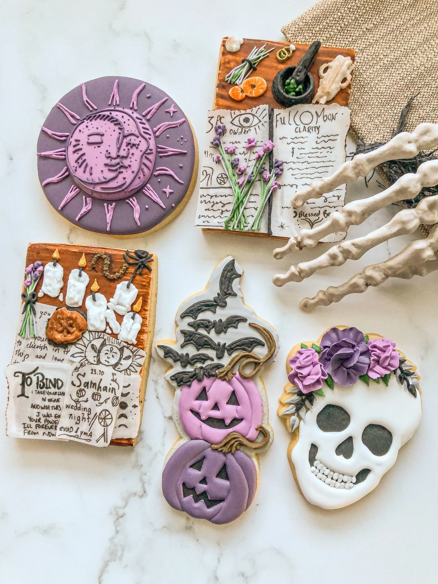 Happy Monday! I’m here for the witchy vibes 💜🦇🕯️