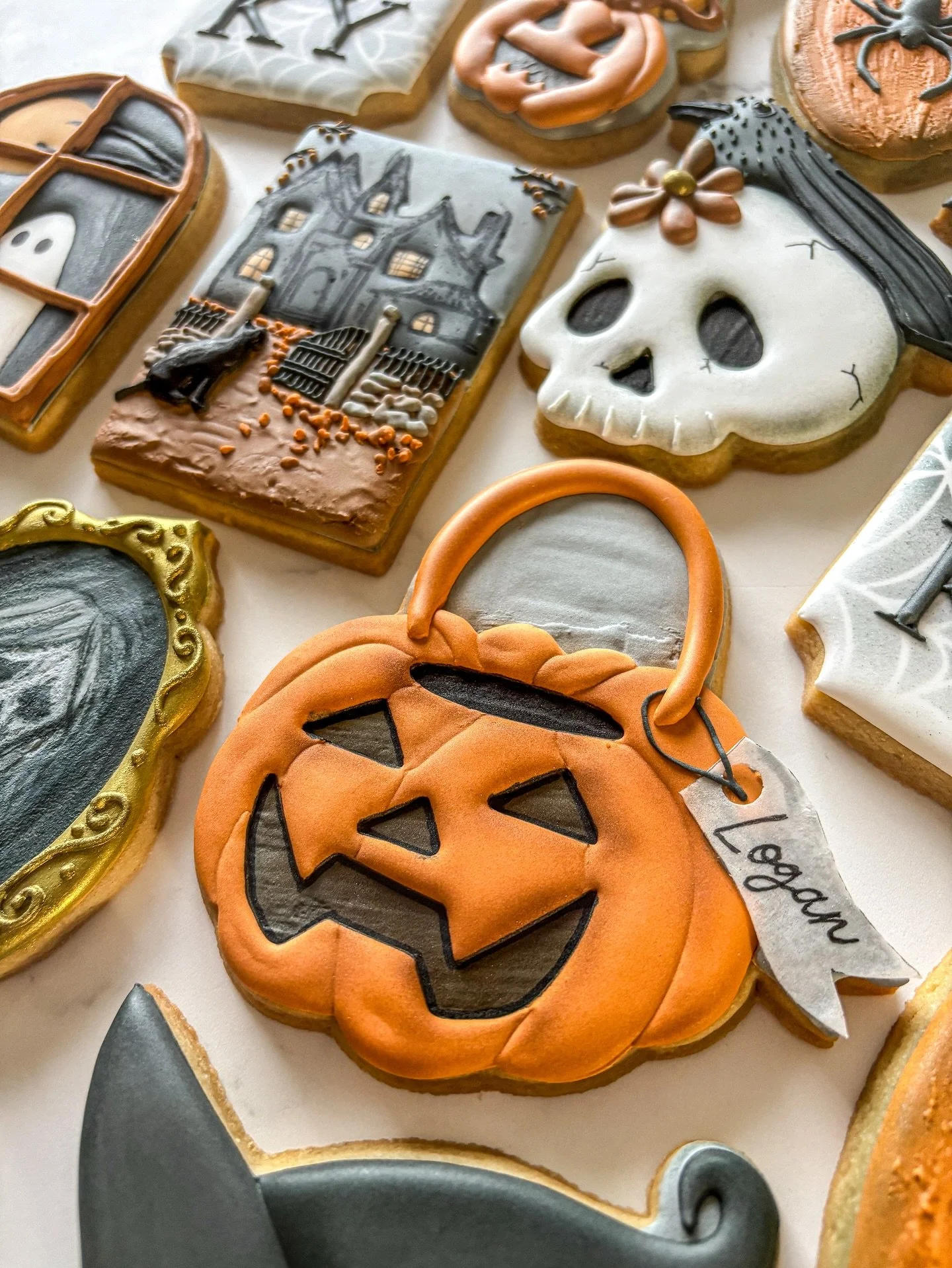 Stores were playing Christmas music while I was shopping for my Halloween costume yesterday… but I’m supposed to live in the moment? 🎃🆘💀