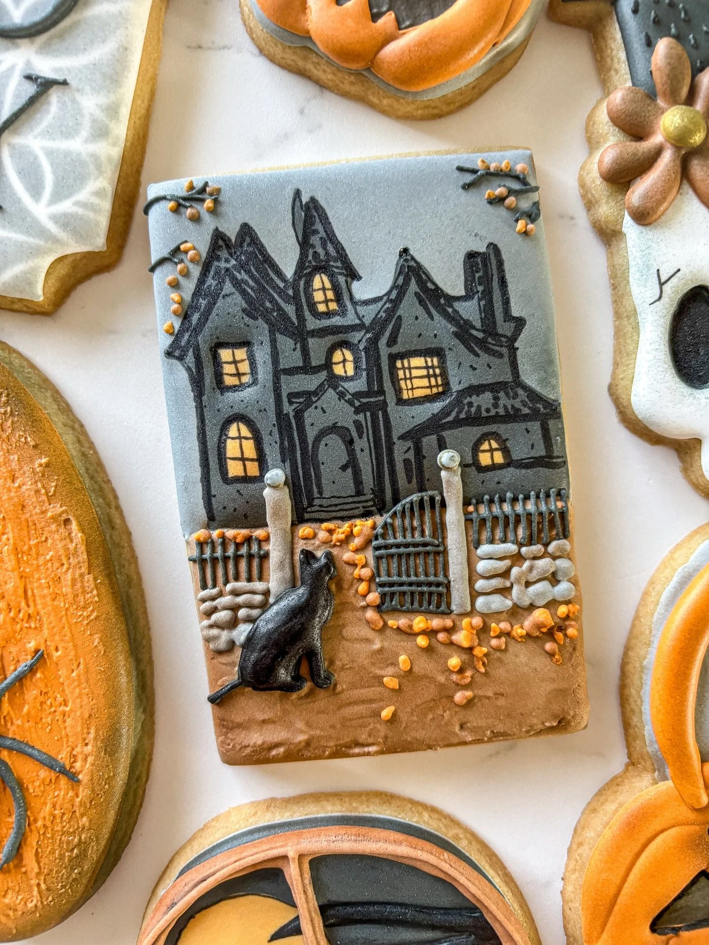 Meet the champion of my internally judged cookie of the month competition. This haunted house design wins October! 🐈‍⬛🍂👻