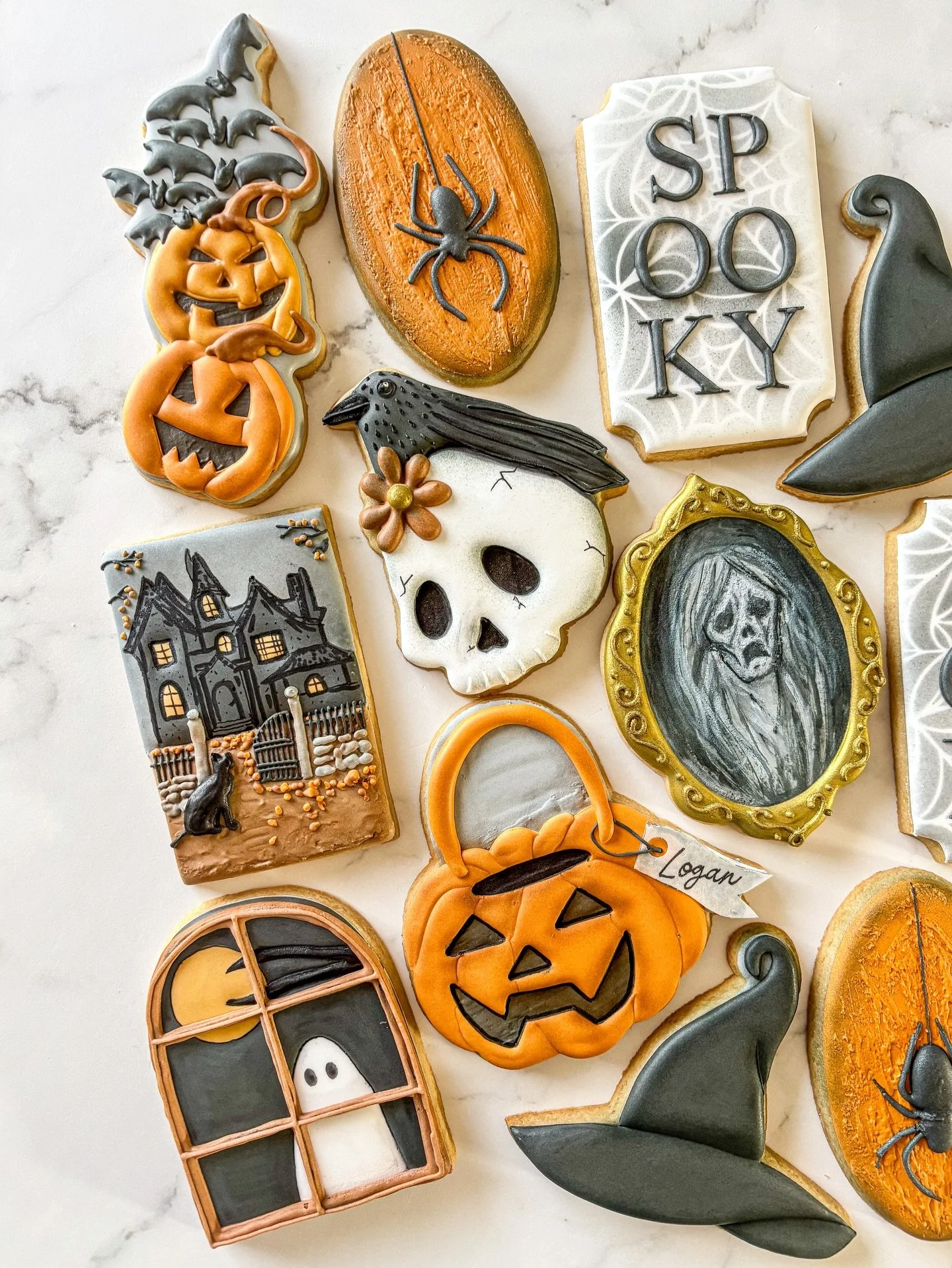 Happy Halloween! 🎃 wishing you all a spooky, sweet & safe weekend 🖤