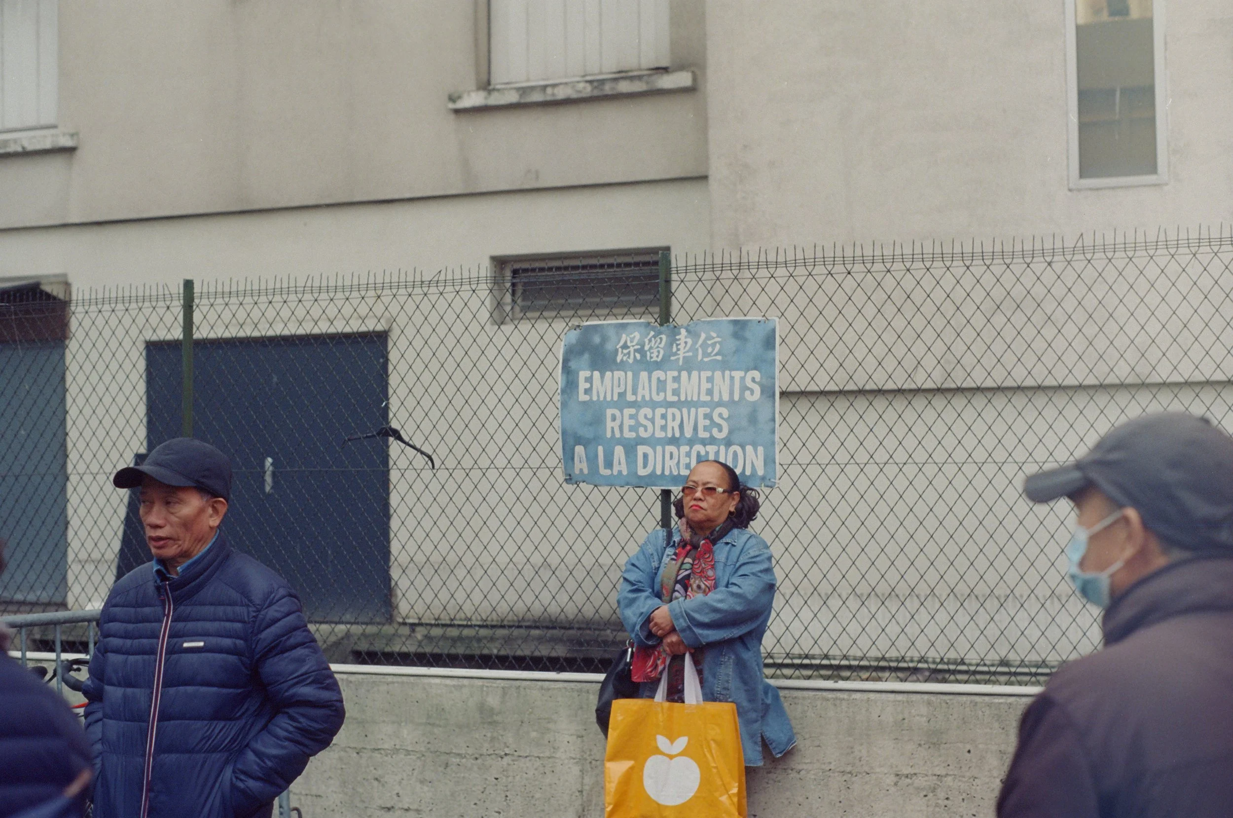 On ne rigole pas avec les emplacements, Paris, Caroline Le Com