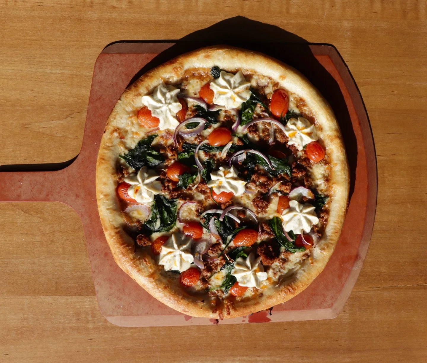 It&rsquo;s the first of the month so you know what that means&hellip;.
NEW FEATURE PIZZAS!

LAMB🍋
Herb &amp; Garlic Base
Ground Lamb
Cherry Tomatoes
Red Onions
Spinach 
Lemon Ricotta 
Chili Oil

SPICY BISON🔥
House Made Pizza Sauce
Mozzarella 
Groun