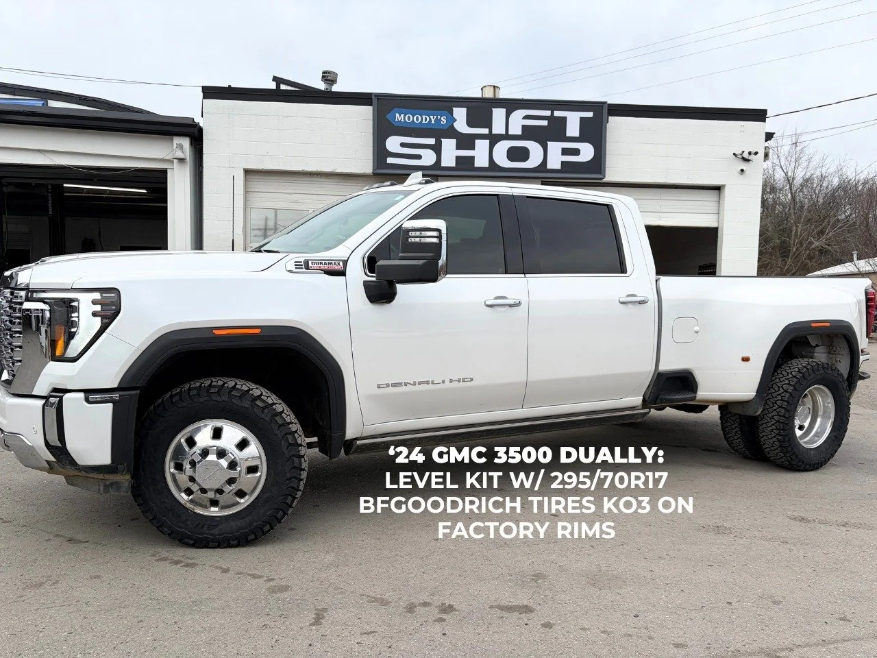 Keep it simple. Keep it tough. This build nails both! 🔥 Level kit w/ 295/70r17 @bfgoodrichtires  KO3 Tires on factory rims.

#MoodysLiftShop #LiftedTrucks #LevelKit #BFGoodrich #KO3Tires #TruckLife #OffRoadReady #FranklinTN