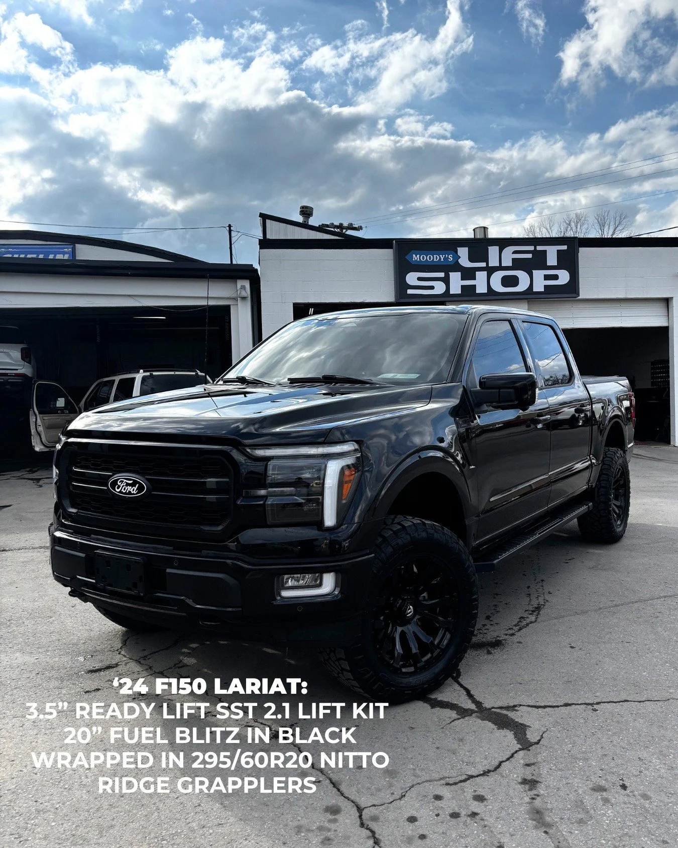 Lift. Wheels. Grip. 💥 '24 F150 Lariat with:
-3.5&rdquo; @readylift  SST 2.1 Lift Kit
- 20&rdquo; @fueloffroad_wheels Blitz (Black) wrapped in 295/60R20 @nittotire Ridge Grapplers

Moody&rsquo;s Lift Shop has your next upgrade ready, along with a FRE