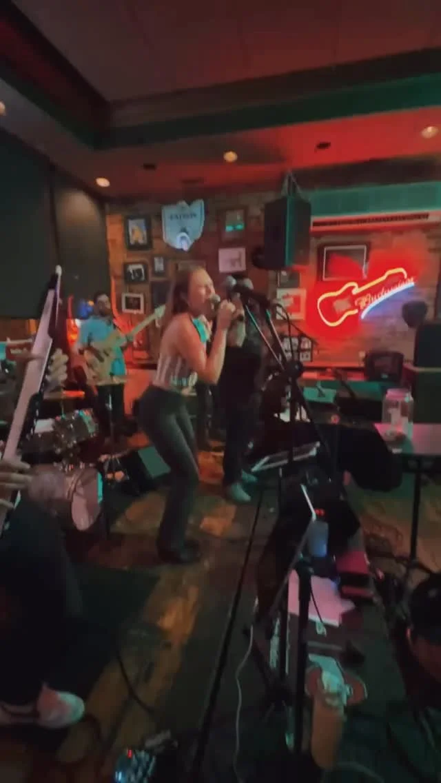 Fun times at Park Street Tavern last Friday!! Thanks to everyone who came out and partied with us 💛🪩💃🏻