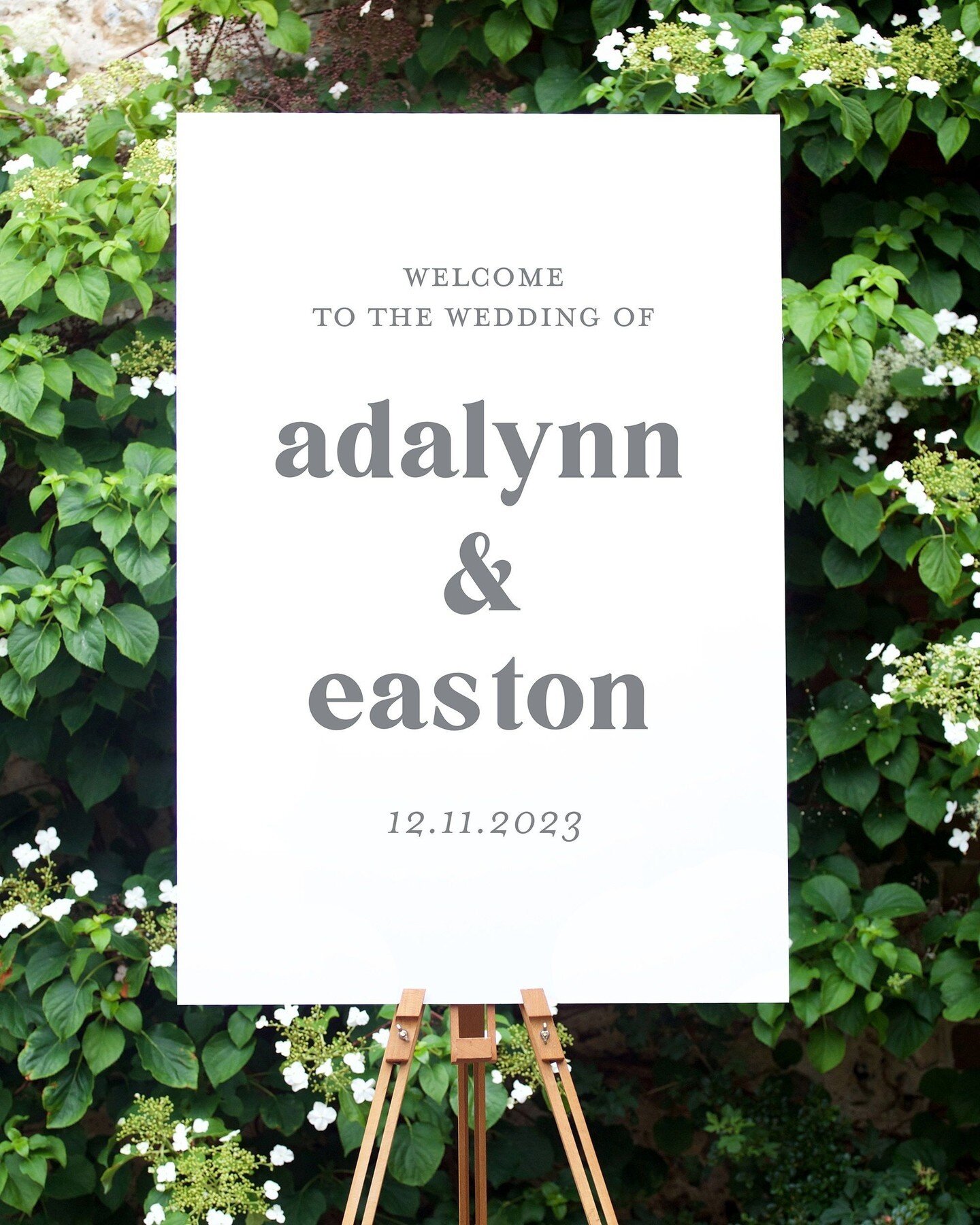 Let's look at some wedding day items!⁣
Collection: Ezra, Welcome Sign (Digital File)⁣
⁣⁣⁣Print Method: Digital⁣
Paper: White⁣
Ink/Foil: Ash