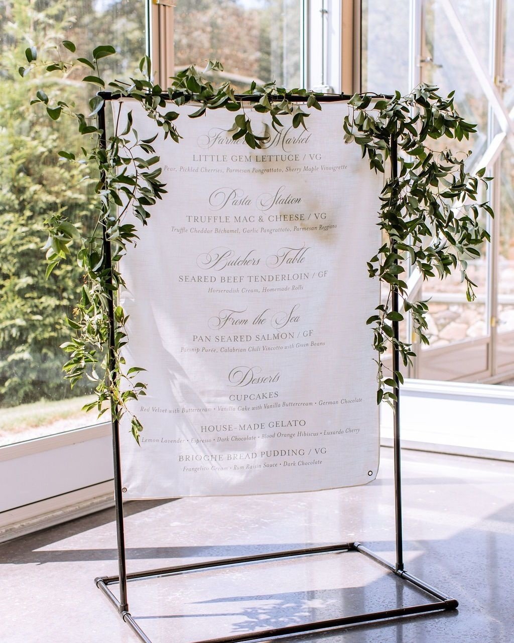 Check out this fabric banner designed for a 3'x5' truss. While not on the website YET, please reach out if you're interested!⁣
.⁣
.⁣
.⁣
⁣photo | @heatherdodgephotography⁣
⁣planning + design | @lanestewartevents