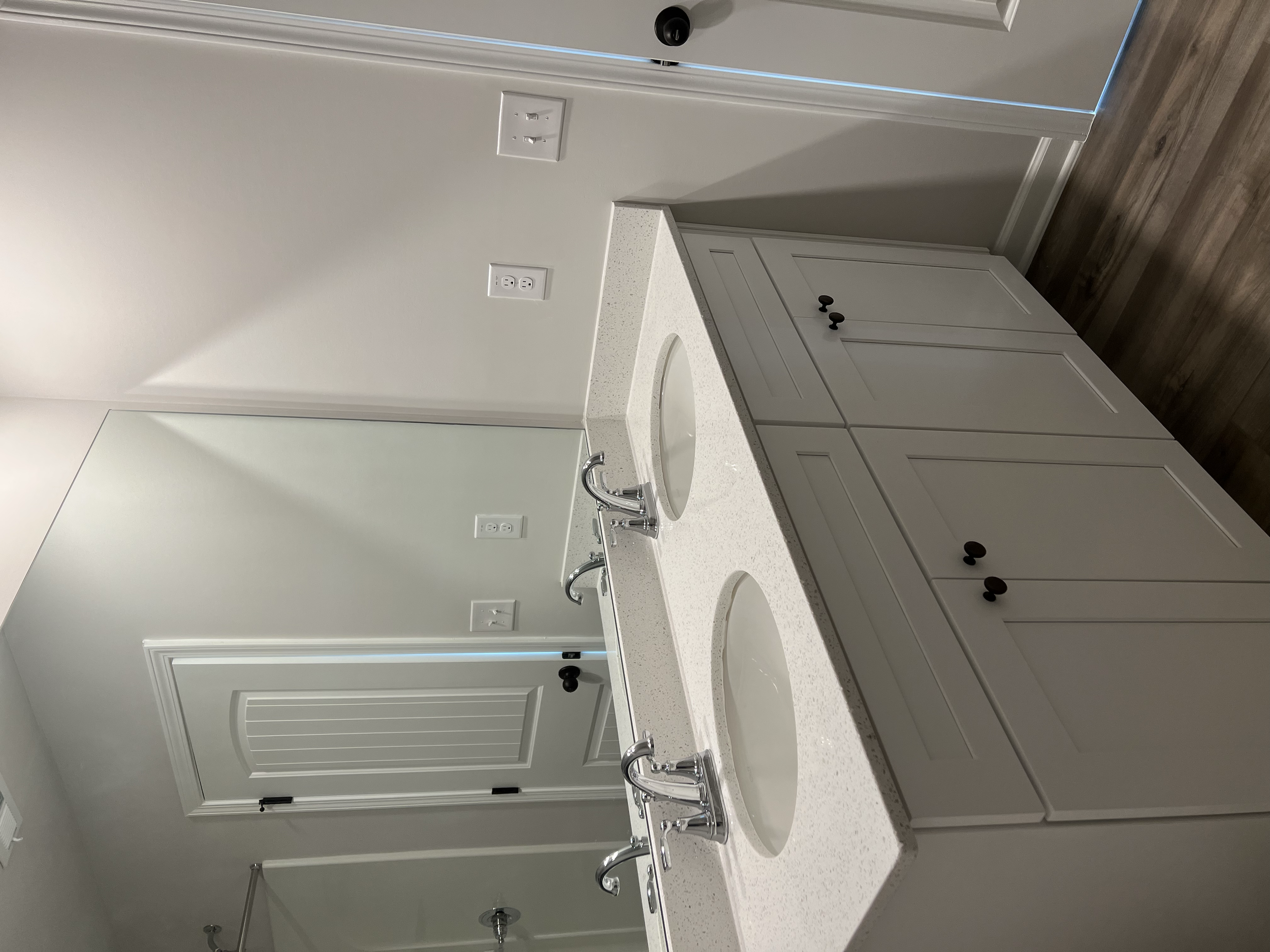 OWNER BATHROOM W/DOUBLE VANITY