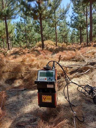 Measurement of soil moisture using a neutron meter probe in a Pinus radiata plantation in the G x E x S trial on a metamorphic soil (Curimaqui).