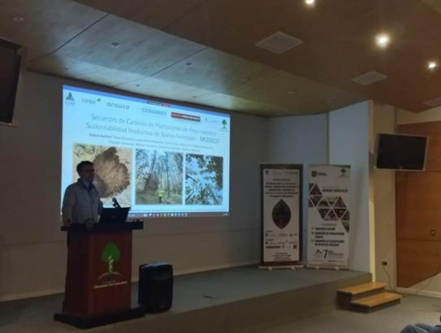 Dr. Rubilar presenting at the International Seminar "Progress toward a Model to Quantify and Value Carbon Sequestration in Forest and Plantation Ecosystems."