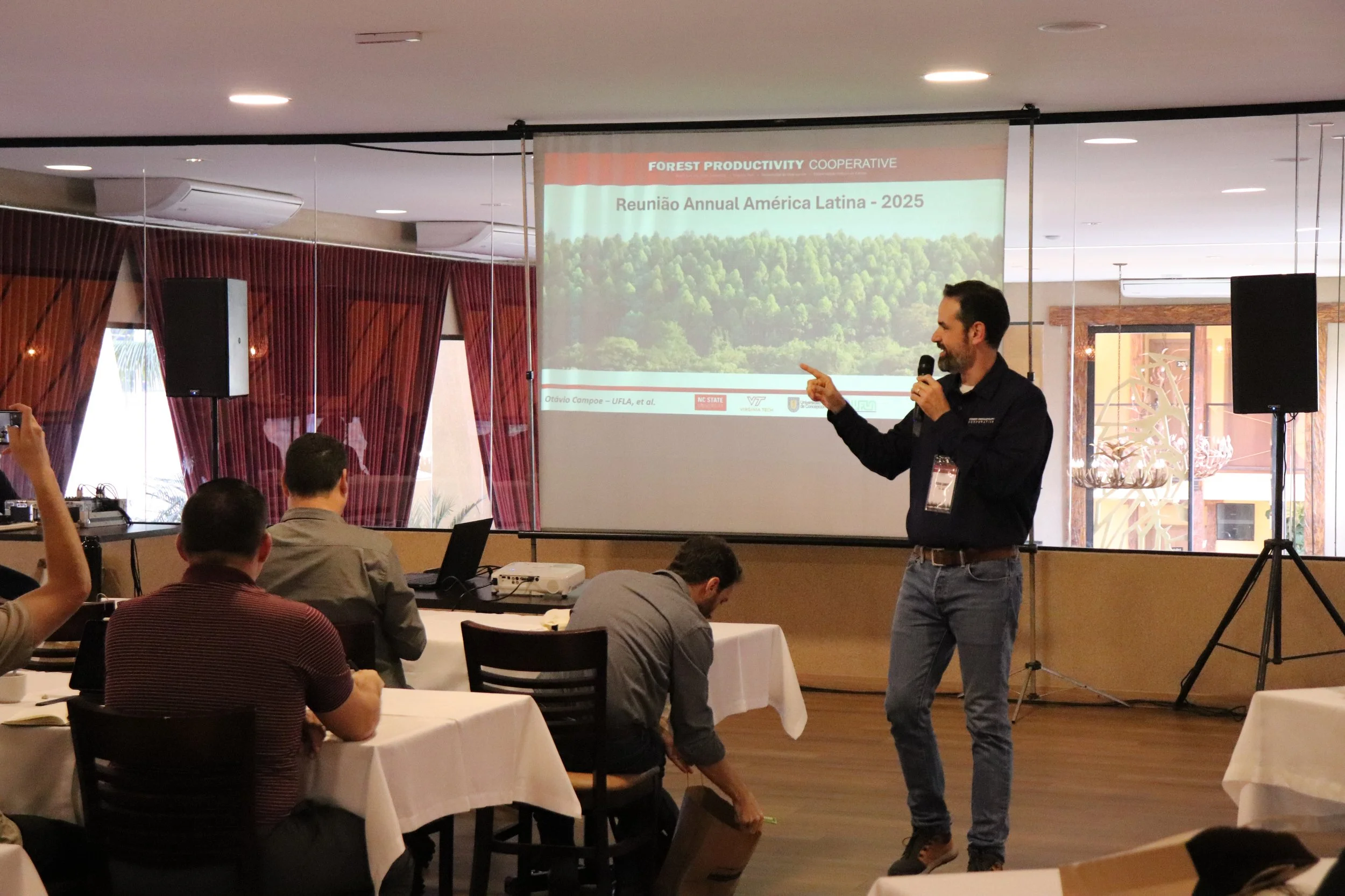 Otávio Campoe speaking at the 2025 FPC Latin America Meeting