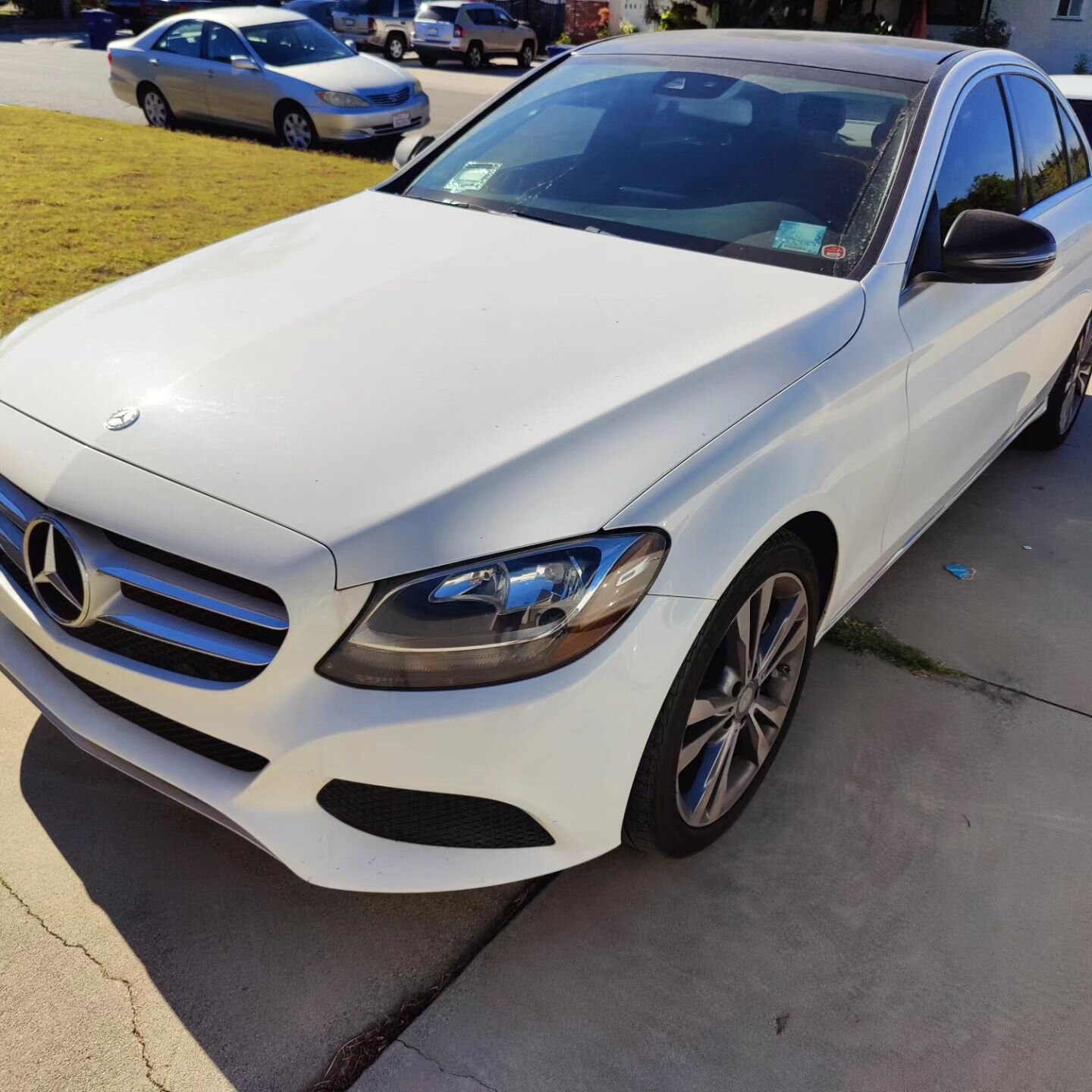 Exterior Clay &amp; Wax on a Mercedes C300. The owner claimed it felt like sandpaper and so it was in a dire need of a clay decontamination and a wax for protection . A few hours later after all that work it left the vehicle feeling smooth, looking s
