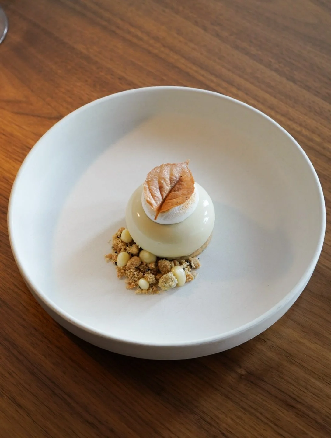 🍌 Banana mousse with a banana and miso compote, black sesame sable, yuzu cream, toasted vegan meringue, garnished with a banana leaf tuile. Coated in a magic shell that opens with a nice smack, we call this dish &lsquo;open sesame&rsquo; 🪄