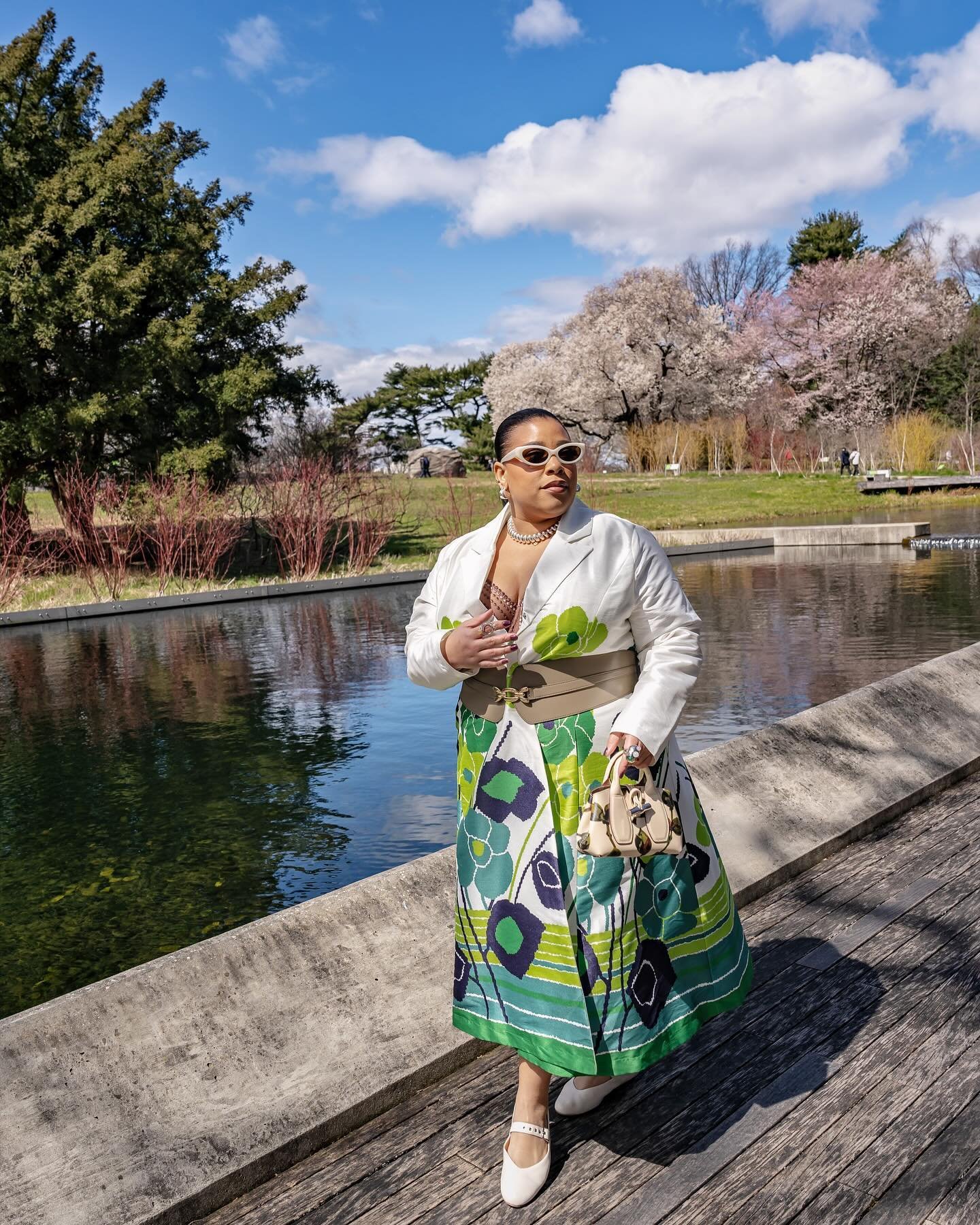 Dressed for this majestic life ✨

#francesvalentine #longchamp #madewell #diffeyewear #nyccreator #stylecreator #pinterestinspired #pinterestaesthetic #wiw #springfashion #feminina #latina #nycinfluencer