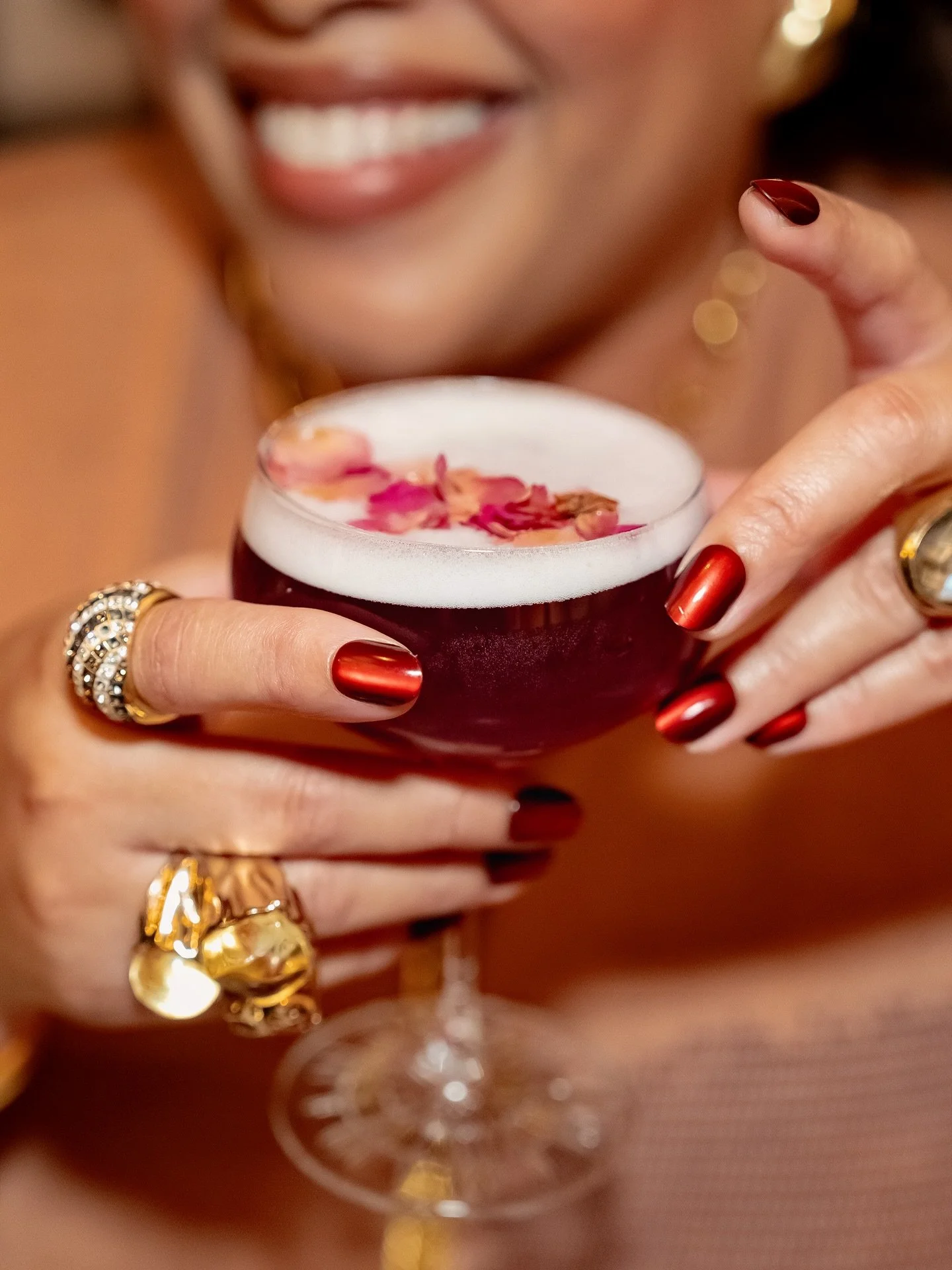 Meet me at @soothr.lic ✨ Not only does Soothr LIC serve some of the best Thai-fusion plates in Queens, their cocktails are pure art. 🍸 Meet your crew, sip something jade-green and sparkling, and let the night unfold in Long Island City&rsquo;s most 