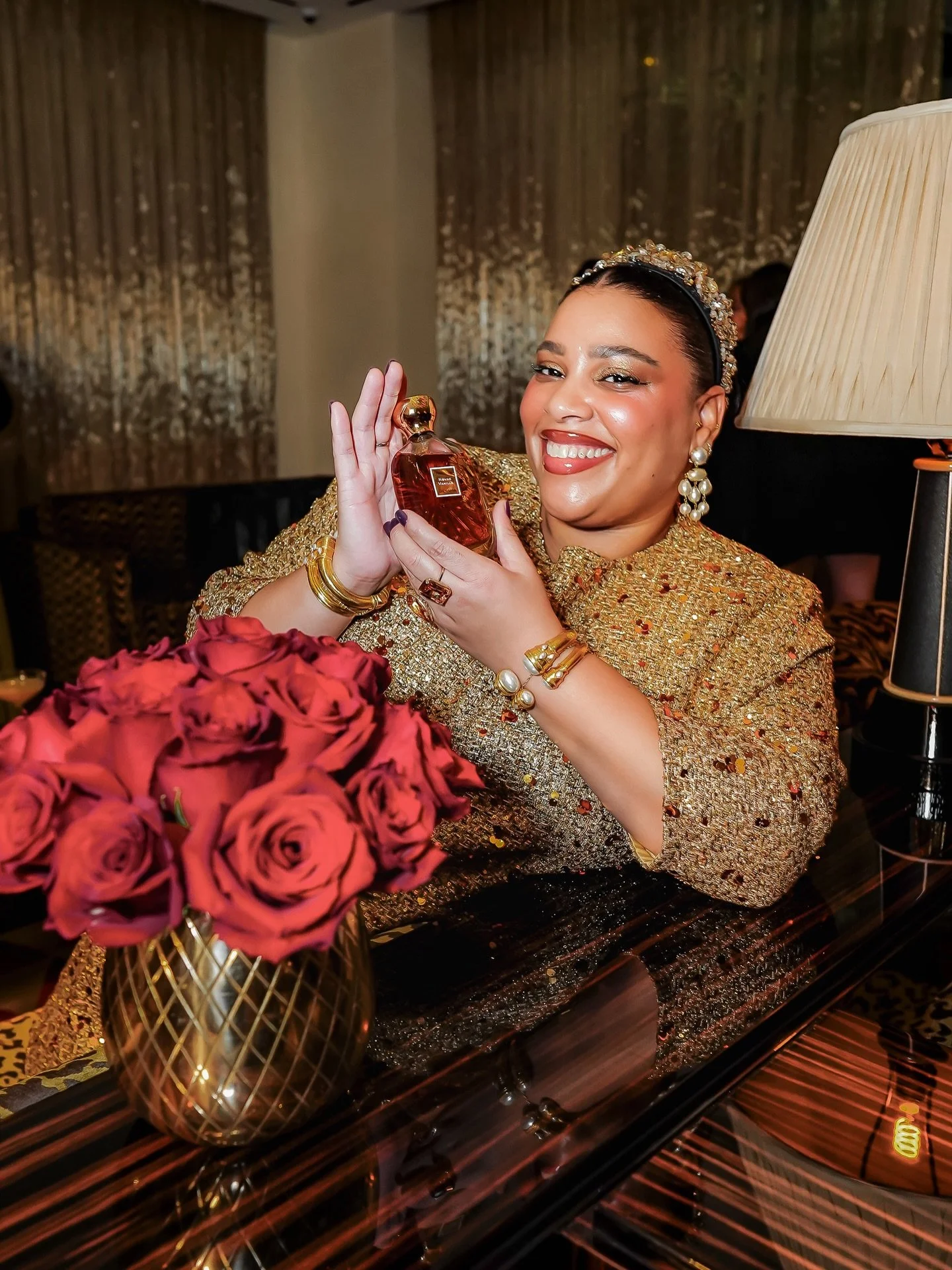 @atelierdesors Novae Vanilla brings that special glow to a sparkling season ✨🥂 A luminous, radiant vanilla that wraps every moment in warmth, cheer, and understated elegance. It&rsquo;s the scent that turns winter lights into gold-tinged memories. 
