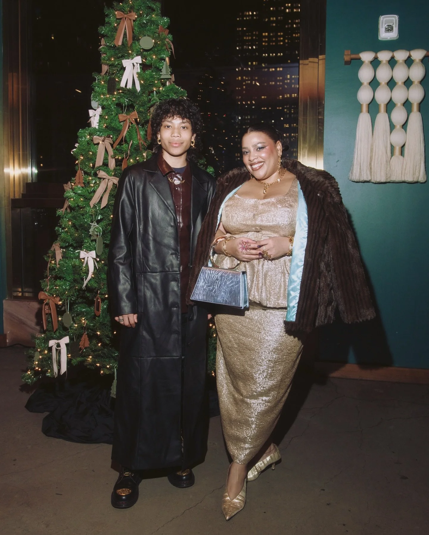 @leatherology newest collection is a dream for the holiday season.✨

I spent the afternoon discovering their latest designs and the very chic technology behind their personalization ✨ From embossed initials to custom touches that make every gift feel