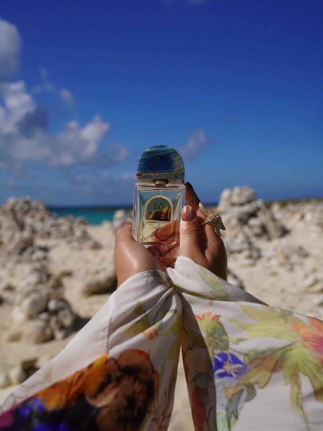 Salted air, sun-warmed skin, and the quiet power of the sea. Sireno by @houseofbo.co is a luminous marine floral that feels both elemental and refined. It opens with bright Italian bergamot kissed by a saline breeze, unfolding into a sensual heart of