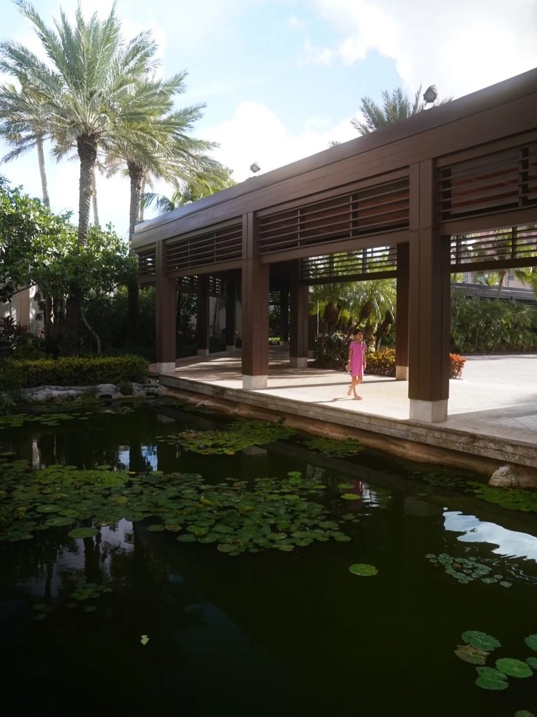 Life&rsquo;s most beautiful gift isn&rsquo;t found in things, but in moments lived slowly and shared with those who matter most.

El regalo m&aacute;s hermoso de la vida no se encuentra en las cosas, sino en los momentos: vividos sin prisa y comparti