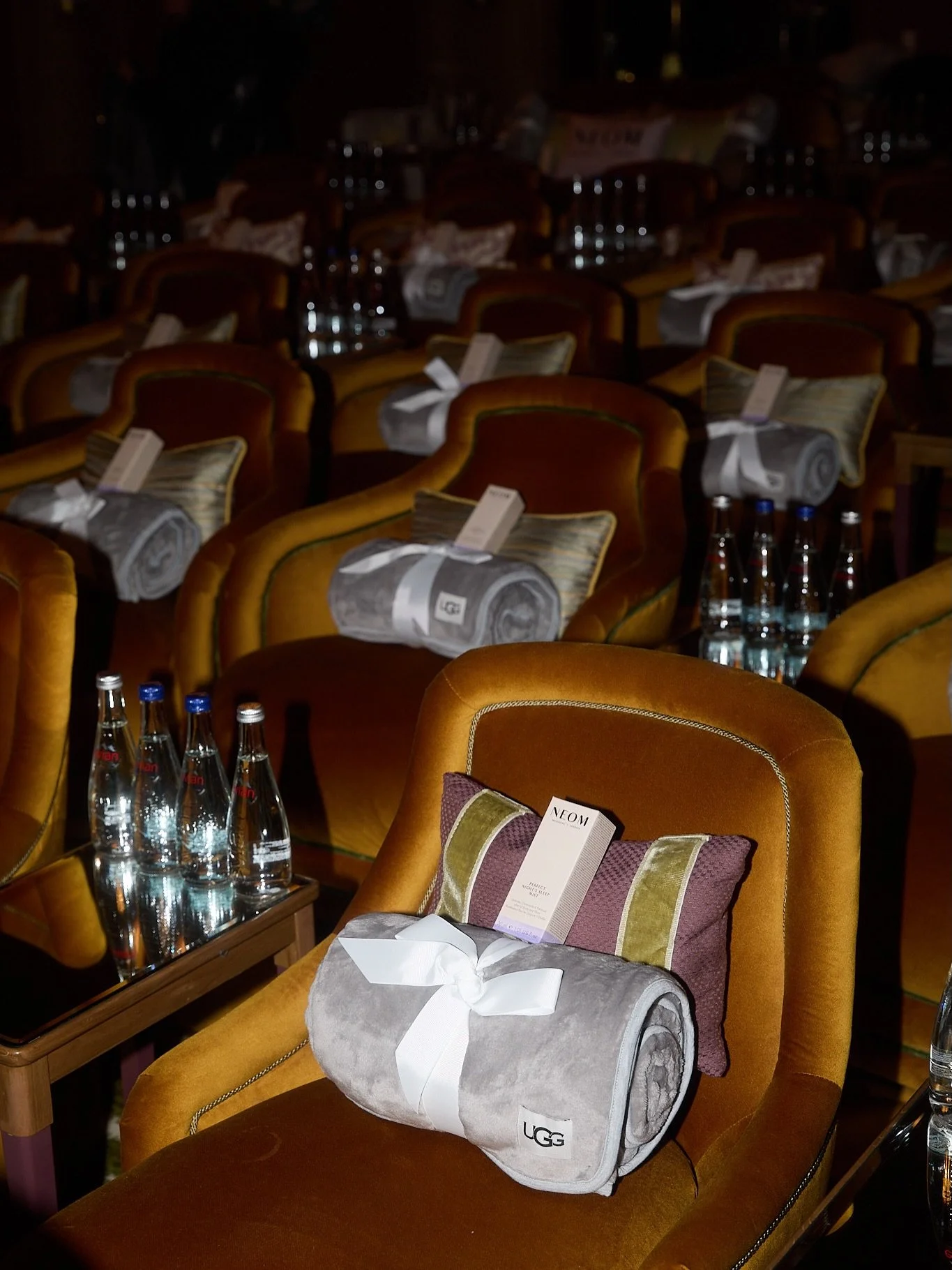 An intimate movie night with @neomwellbeing at @fouquets.newyork, wrapped in ritual and calm, celebrating 20 years of beauty &amp; wellbeing ✨
Bubbles, snacks, plush comfort, and the scent of icons to set the vibes. Perfect Night&rsquo;s Sleep Pillow
