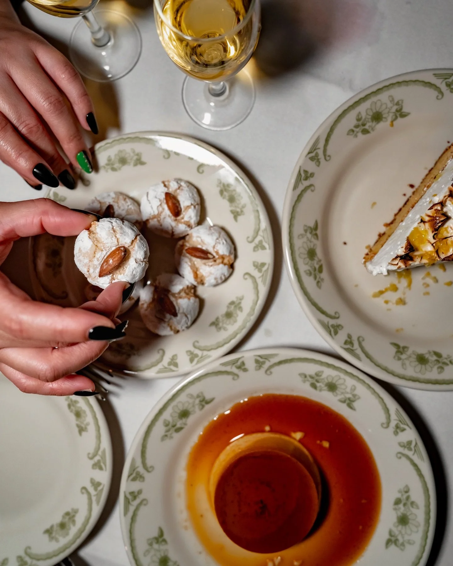 Skip the small talk and go straight to dessert, because sharing is caring&hellip; and so is ordering extra. 🍰✨

Salt&eacute;monos todo y vayamos directo al postre, porque compartir es querer&hellip; y pedir de m&aacute;s tambi&eacute;n. 🍰✨
📍@opto.