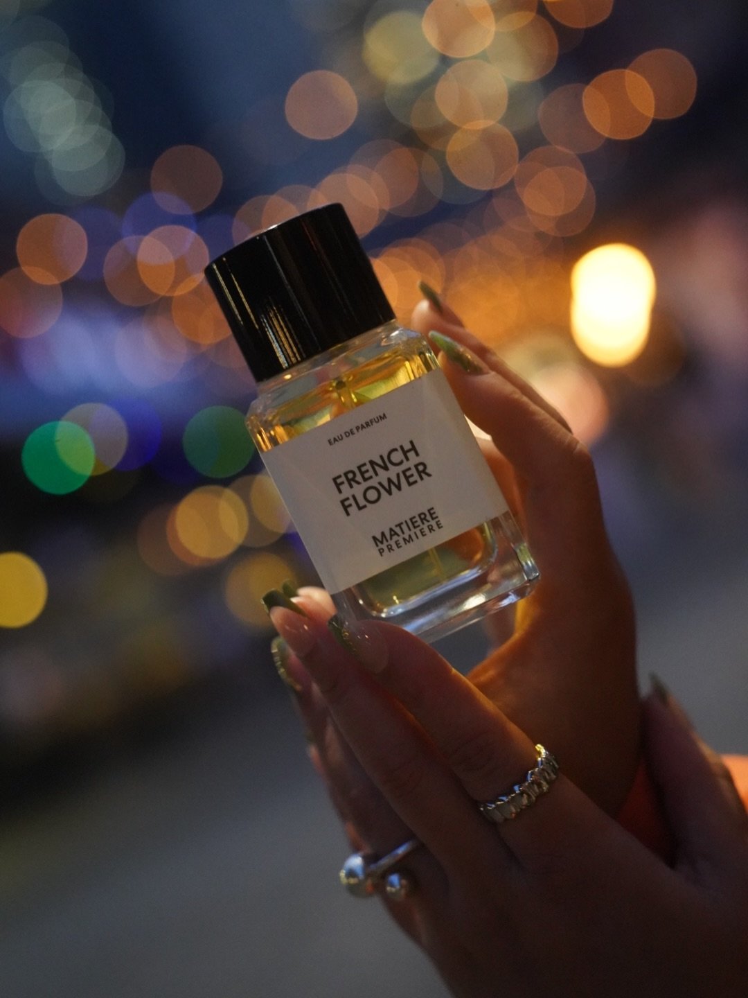 Friday night, in full bloom.
French Flower by @matierepremiereparfums luminous tuberose, softened by pear and wrapped in clean musk. Bold, chic, and unapologetically floral. A white-flower statement that lingers long after the night begins. ✨

Vierne