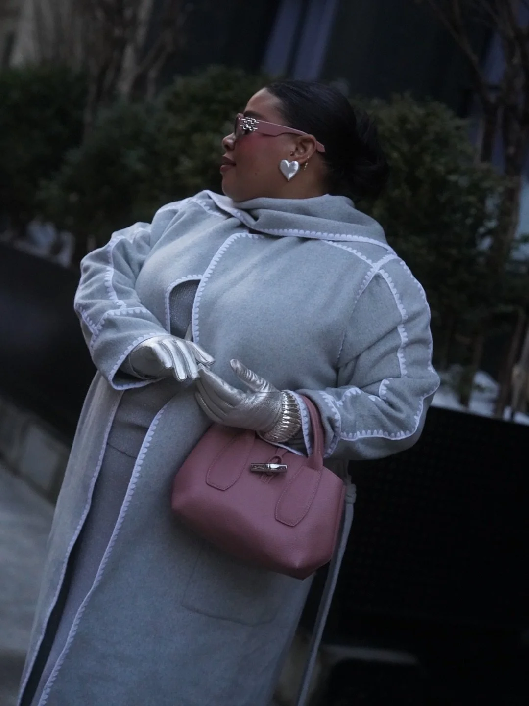 Winter style rule I live by: warmth first, always.
Because no one looks cute when they&rsquo;re shivering. ❄️
Layers that insulate, fabrics that cocoon, silhouettes that still feel polished, that&rsquo;s how you dress chic in the cold.

With NYFW sta