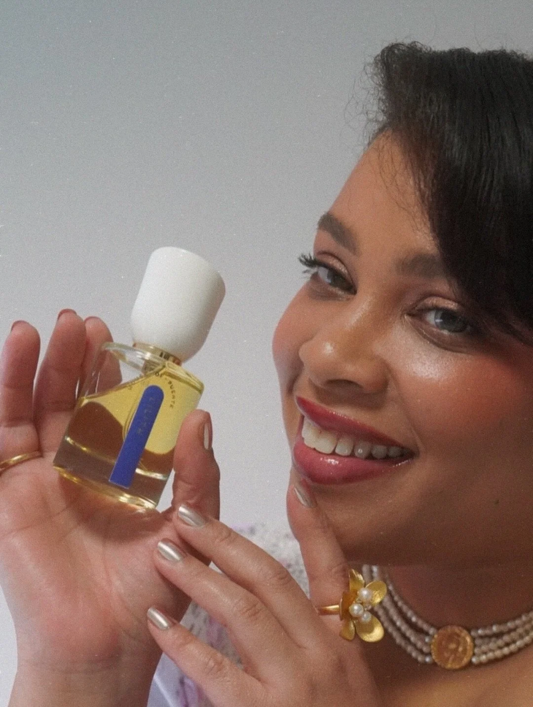 𝓢𝓸𝓯𝓽, 𝓫𝓾𝓽 𝓷𝓮𝓿𝓮𝓻 𝓼𝓲𝓵𝓮𝓷𝓽.
Feminine aura is power wrapped in grace felt before it&rsquo;s seen. ✨

Lilith by House of @puente_perfumes embodies that energy with a sensual tension of light and shadow: luminous florals warmed by spice, g