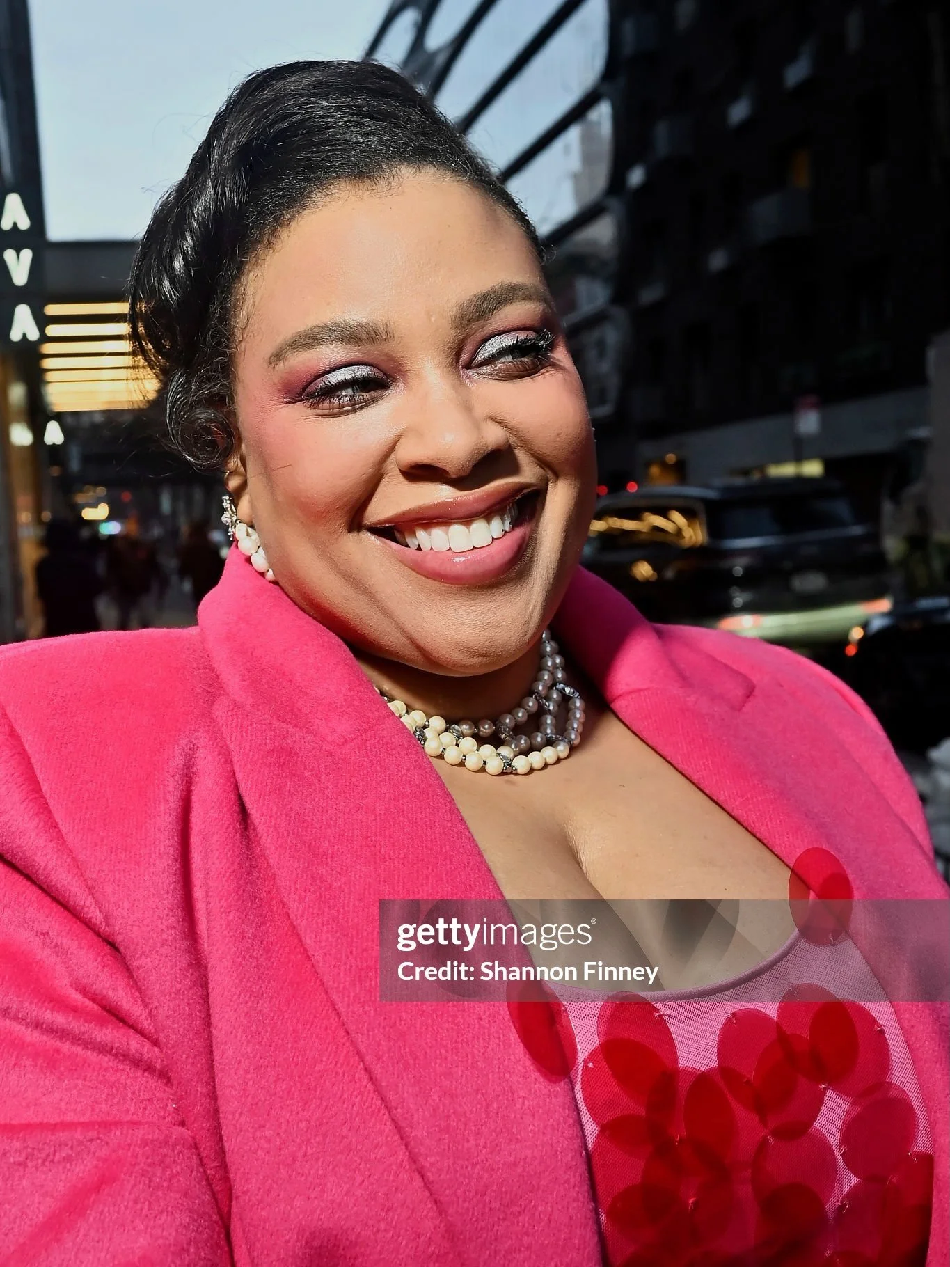 Minimal who?
Makeup makeup is BACK for NYFW , shimmering eyes, statement hair, high drama. Glam + hair by me. We don&rsquo;t whisper at Fashion Week.

 #GlamMakeup #makeupideas #BeautyCreator #makeupover40 #beautyover40 

📸 @shannonphotogal x @johnl