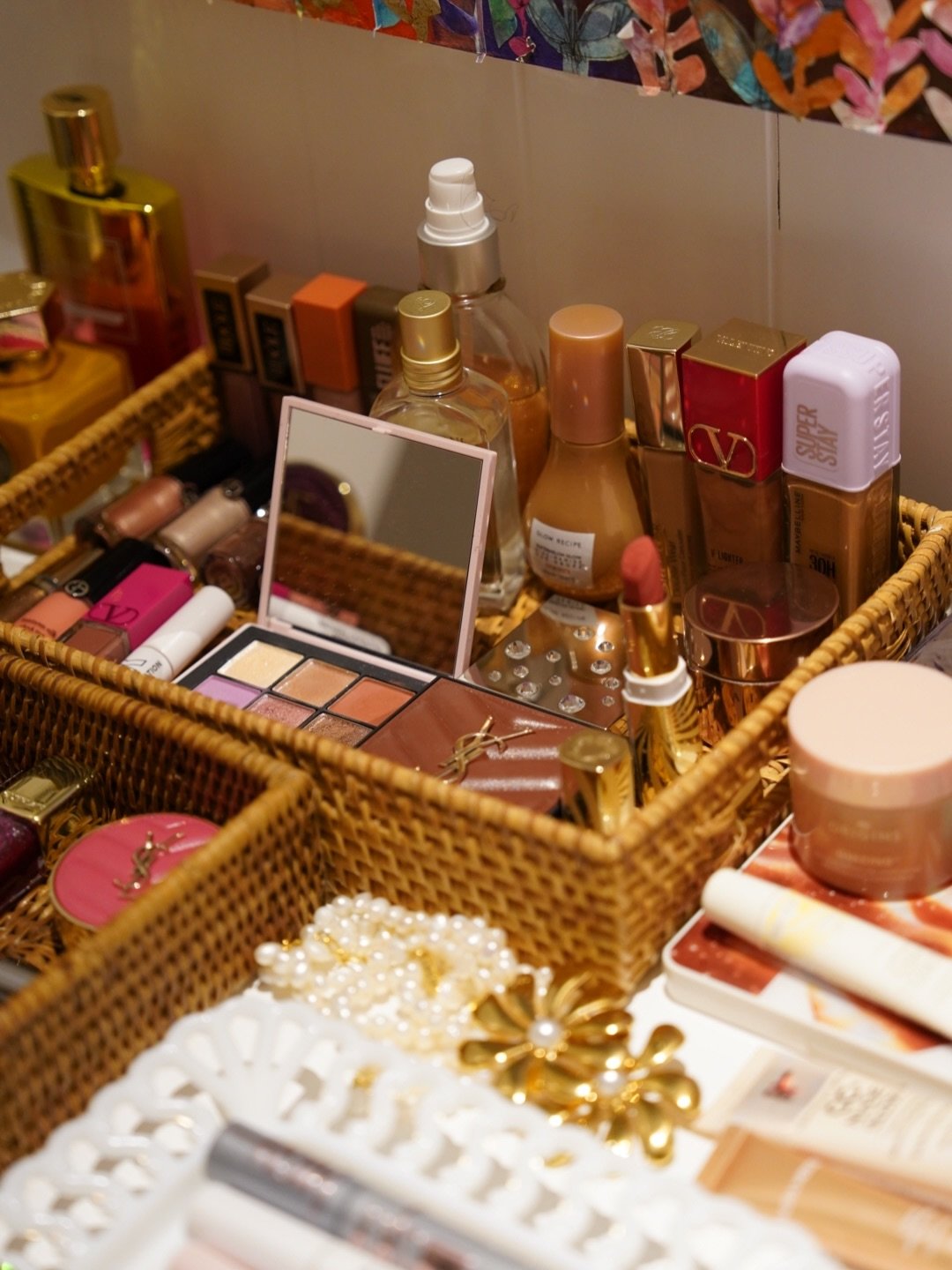 Life is a constant rush ⋆˚𝜗𝜚˚⋆but glam is my pause.

Even if I&rsquo;m blending in the car before NYFW or a fragrance event, I love reaching for my favorite beauty essentials and creating something intentional.

Because beauty isn&rsquo;t about tim