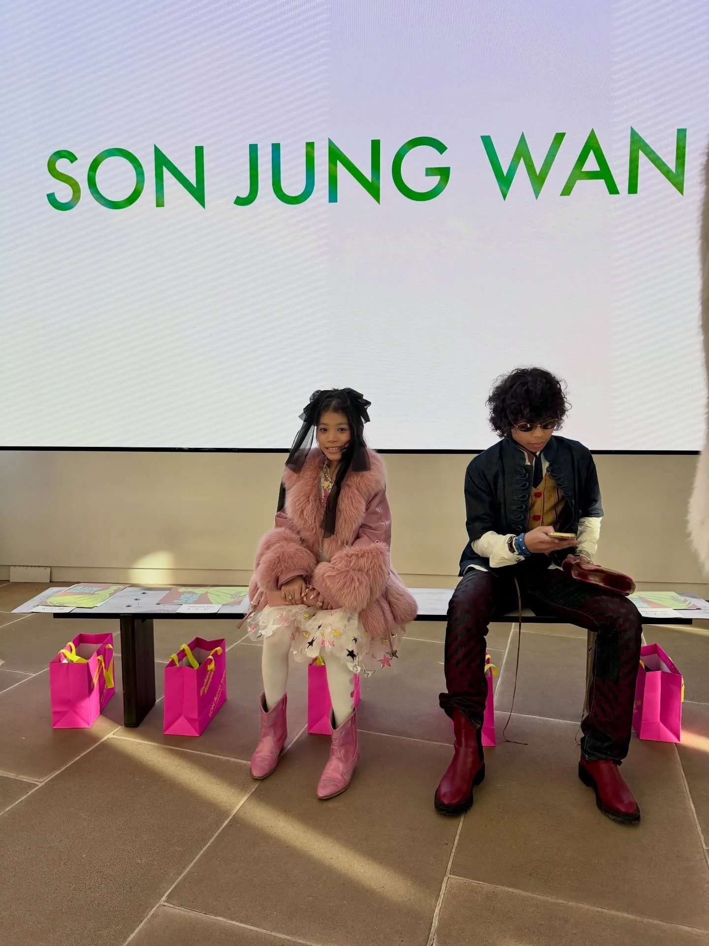 @sonjungwan Fall/Winter 2026 &ndash; Blazing Opulence

a study in sculptural coats, rich texture play, and bold color blocking that felt powerful yet refined. Think voluminous wool, plush cashmere, alpaca softness, vegan leather, and padded architect
