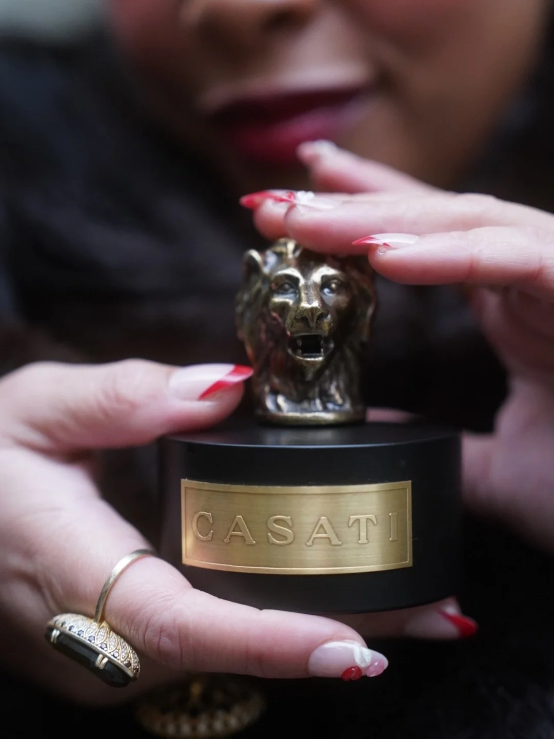 You 𓂃ෆ˚the Queen of the Night 𓂃ෆ˚ step into the room. Your aura isn&rsquo;t just seen&hellip; it&rsquo;s sensed.
With @tenuta_casati Green on skin:

🌑 Green Radiance: The citrus and bergamot glint like starlight on obsidian, sharp yet seductive. ￼