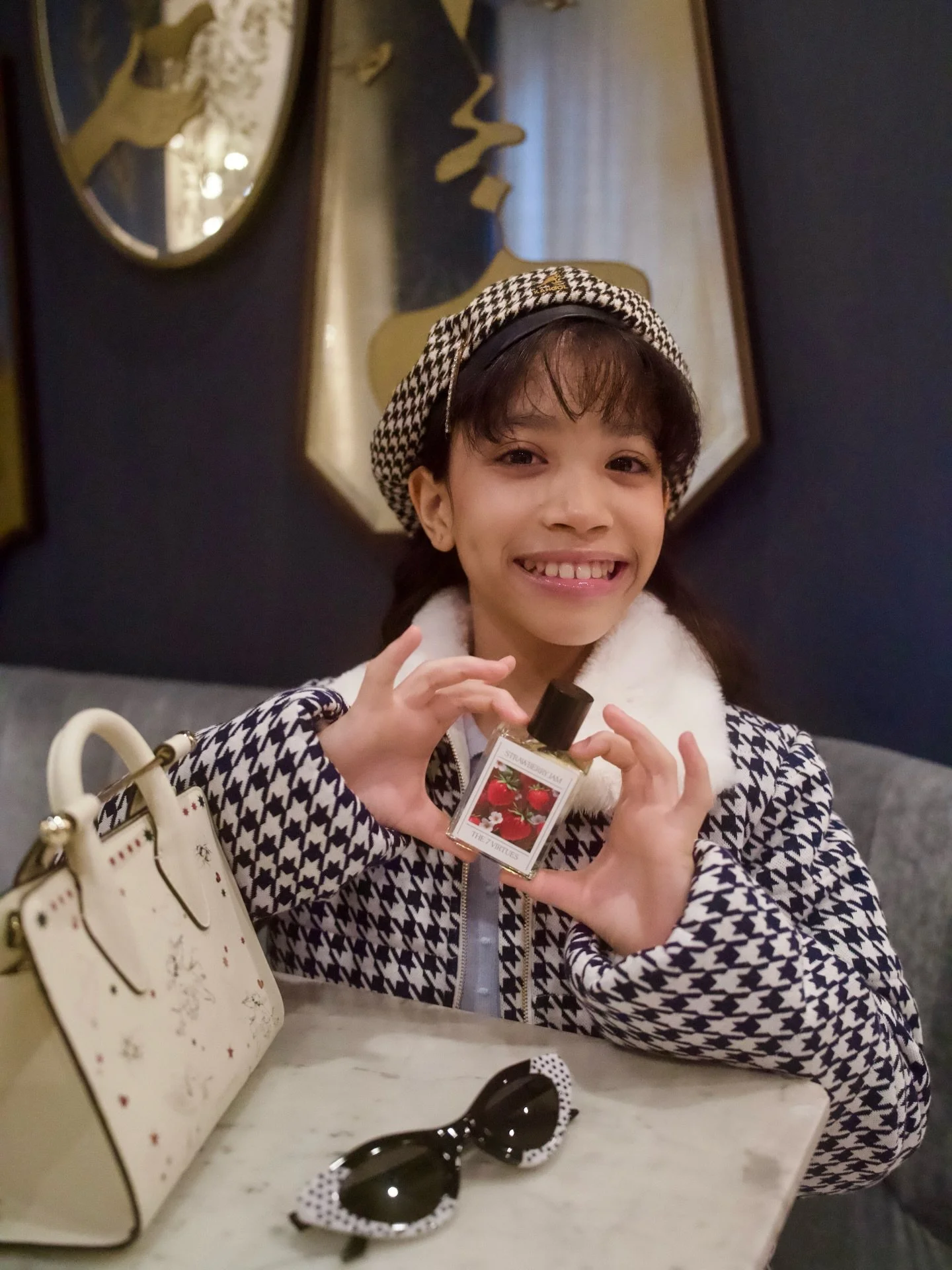 Today feels like one of those perfect spring days. The kind of instantly lifts your mood so of course @dartagnan.lou had to wear a fragrance to match.

She chose Strawberry Jam by @the7virtues 🍓 This new fragrance is playful, sweet and comforting, l