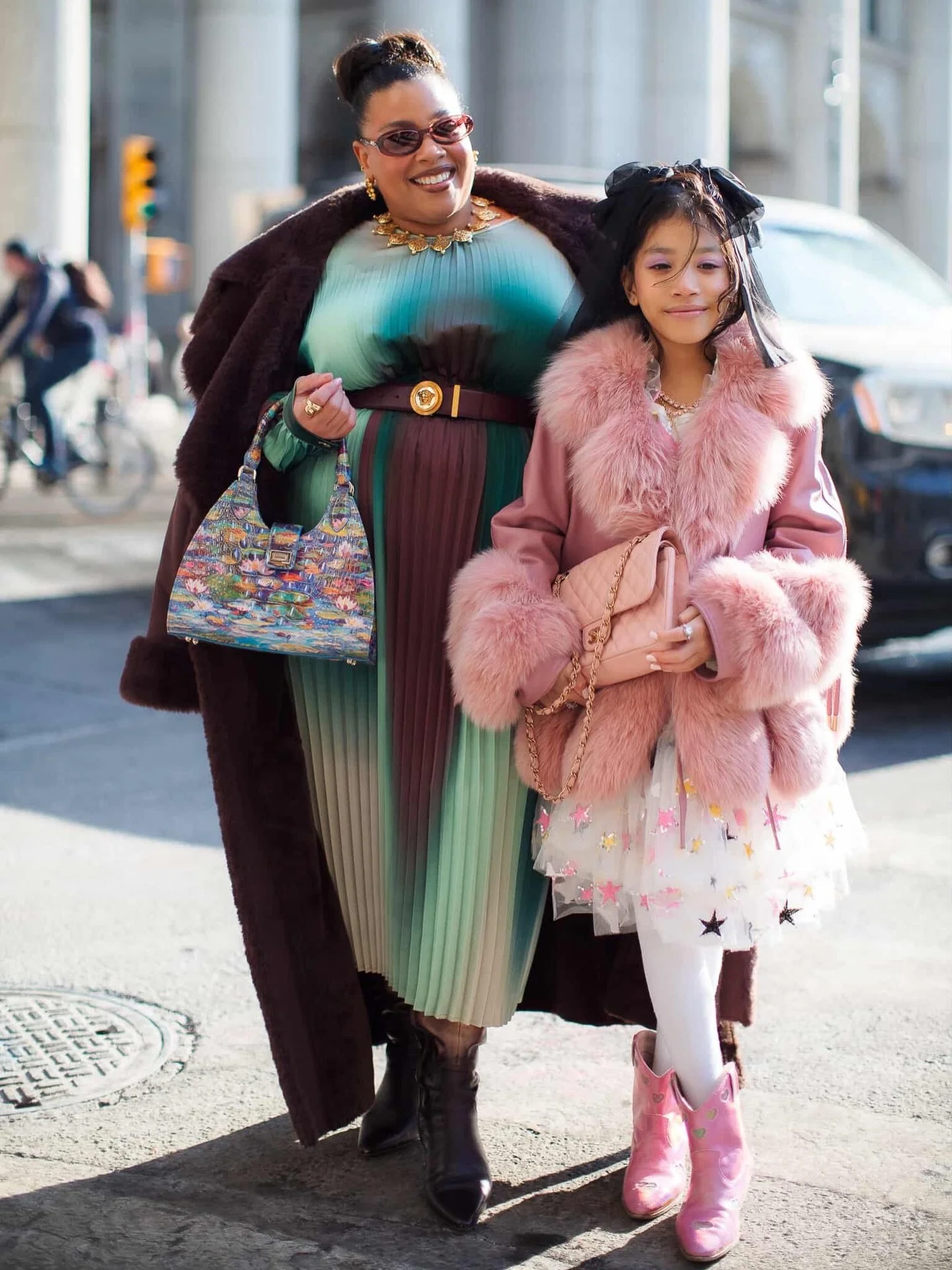 Mother-daughter NYFW moments by 📸 @tomreevesphoto 

#tweenfashion #winterfashion #nycstreetphotography #nycstreetstyle #streetstyle