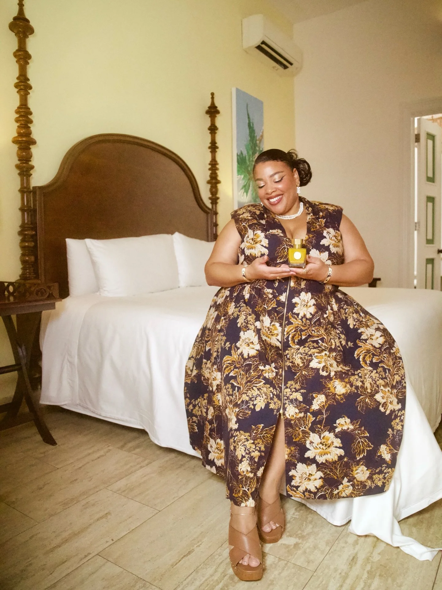 Mango trees grow in abundance across the Dominican Republic, but in Santo Domingo they feel especially present. Woven into the rhythm of the city, hanging over streets, courtyards, and everyday life. 

Wearing Cerana by @nectarolfactif in Santo Domin