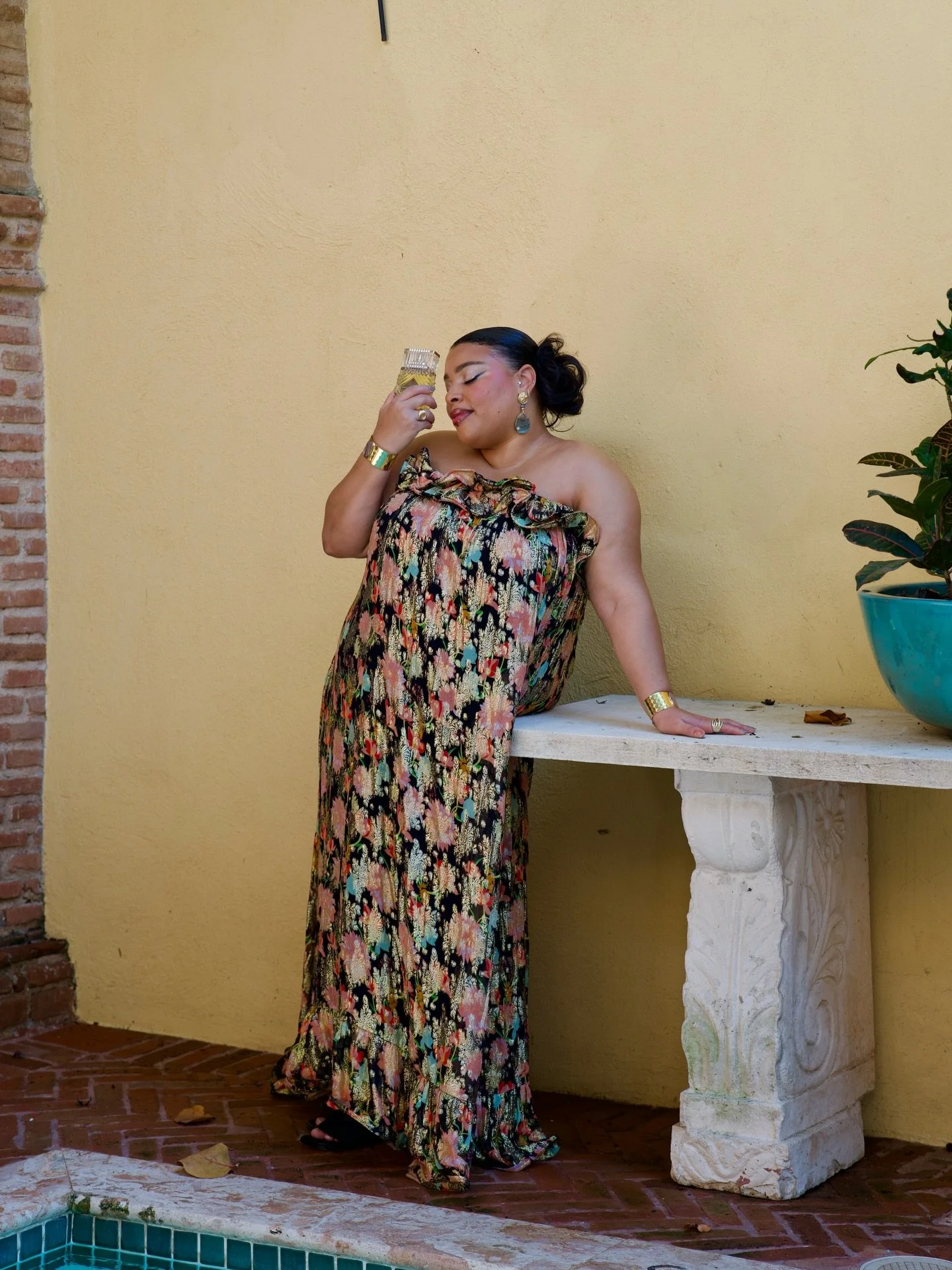 Santo Domingo, wrapped in warmth and light. 🔥🇩🇴
Wearing Love Flame by @houseofdastan , crafted by @perfumer.richard.herpin where luminous iris meets soft cacao and chocolate, spiced with cardamom and black pepper, melting into vanilla, woods, and 