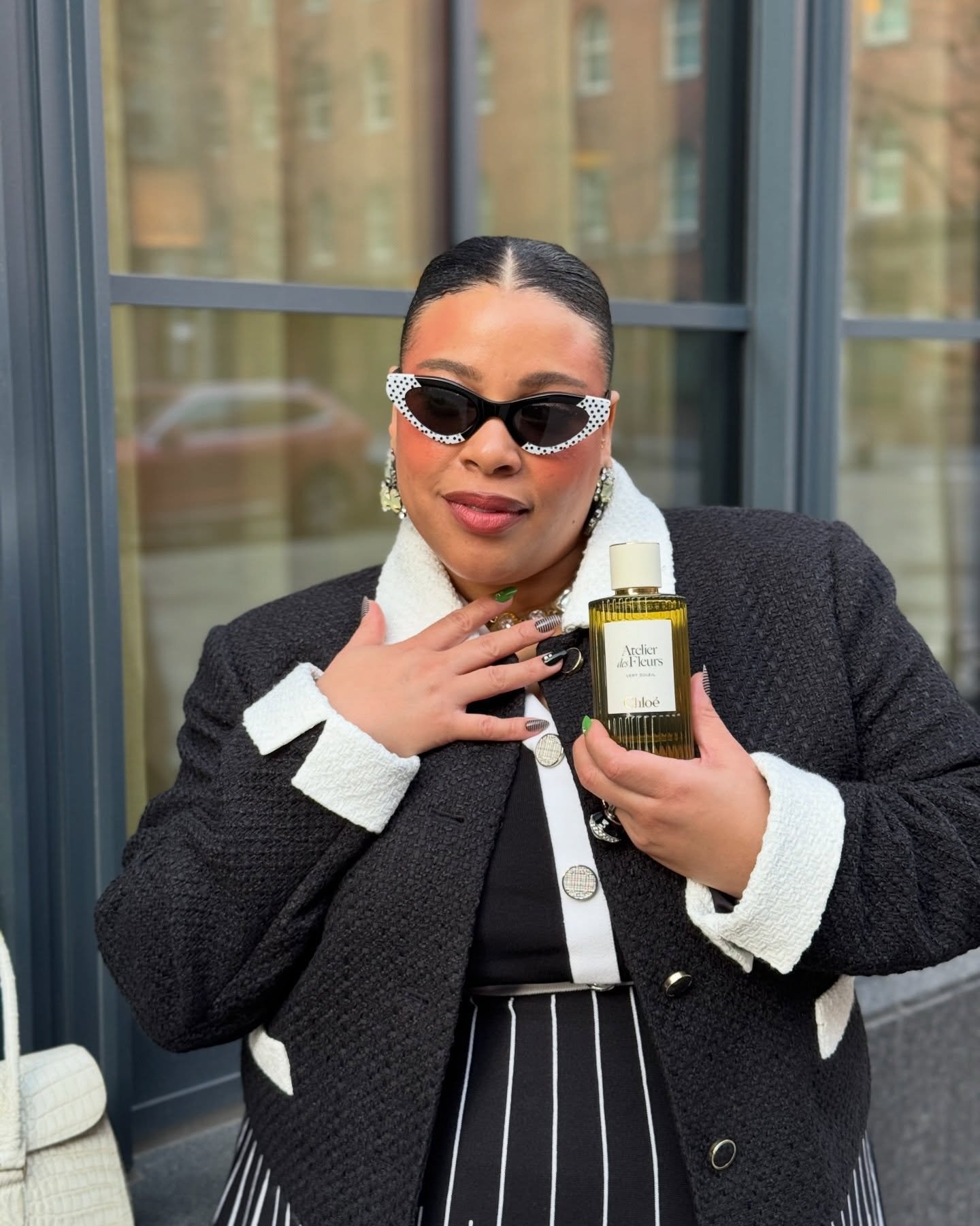 Spring awakening, bottled. 🌿✨

Vert Soleil by @chloe , composed by @quentinbischperfumer , captures the glow of green mandarin, airy florals, and soft musks like sunlight filtering through fresh leaves.

This isn&rsquo;t a sweet spring.
It&rsquo;s a