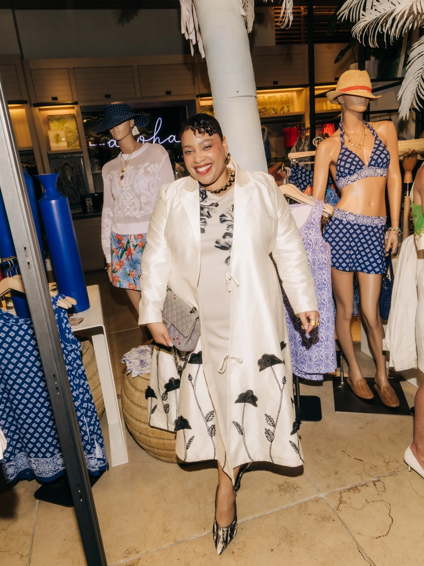 Sun-washed textures, storied prints, and a sense of ease that feels like an escape from the city 🌿

Celebrating the Artist Series collaboration between @tbahama and textile designer @johnrobshaw a collection where craftsmanship meets wanderlust. Eac