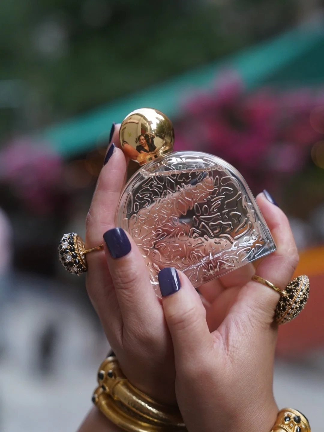 There are fragrances that smell like summer, and then there are fragrances that capture the feeling of sunlight itself. 

Meet Soleil Passion by @parfumsmicallef , a fragrance that feels like golden hour bottled.

Think sunlit gardens in the South of