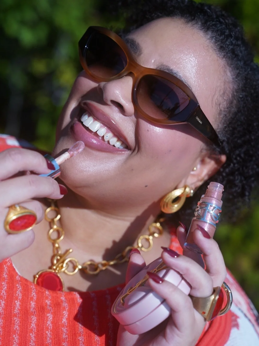 What&rsquo;s in my bag? Just the essentials. ✨

The two makeup must haves I&rsquo;ve been reaching for all summer are the YSL Love Shine Plumping Lip Oil Gloss for juicy, hydrated lips with the prettiest shine, and the YSL Beauty Skin Affair Soft Glo