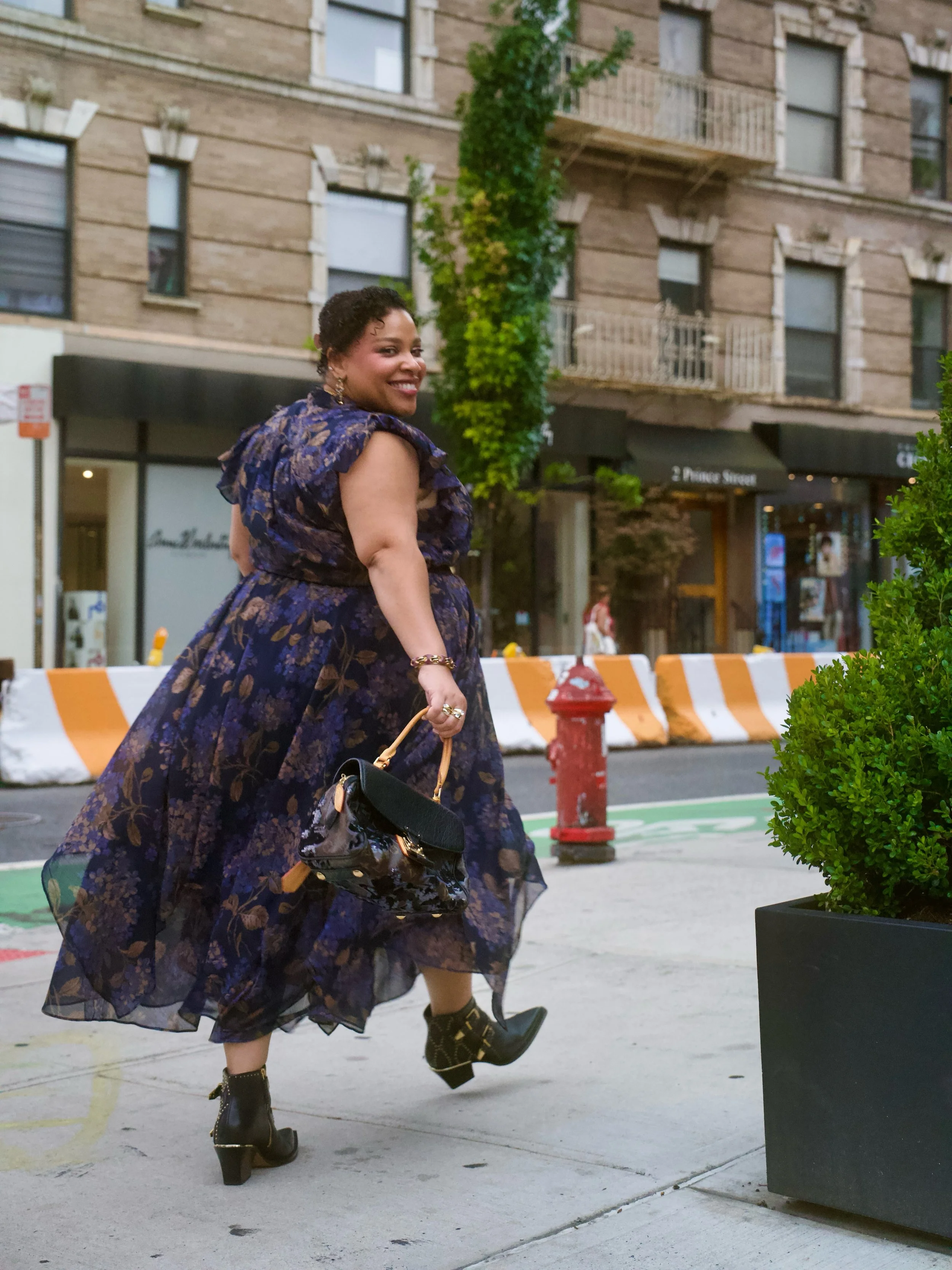 Fall is here, and so are all the beautiful new-season arrivals at @Macys 🍂🤎

I found this gorgeous Ralph Lauren dress and it&rsquo;s such a perfect piece for that in-between moment when summer is slowly giving way to fall. Easy, polished, timeless 