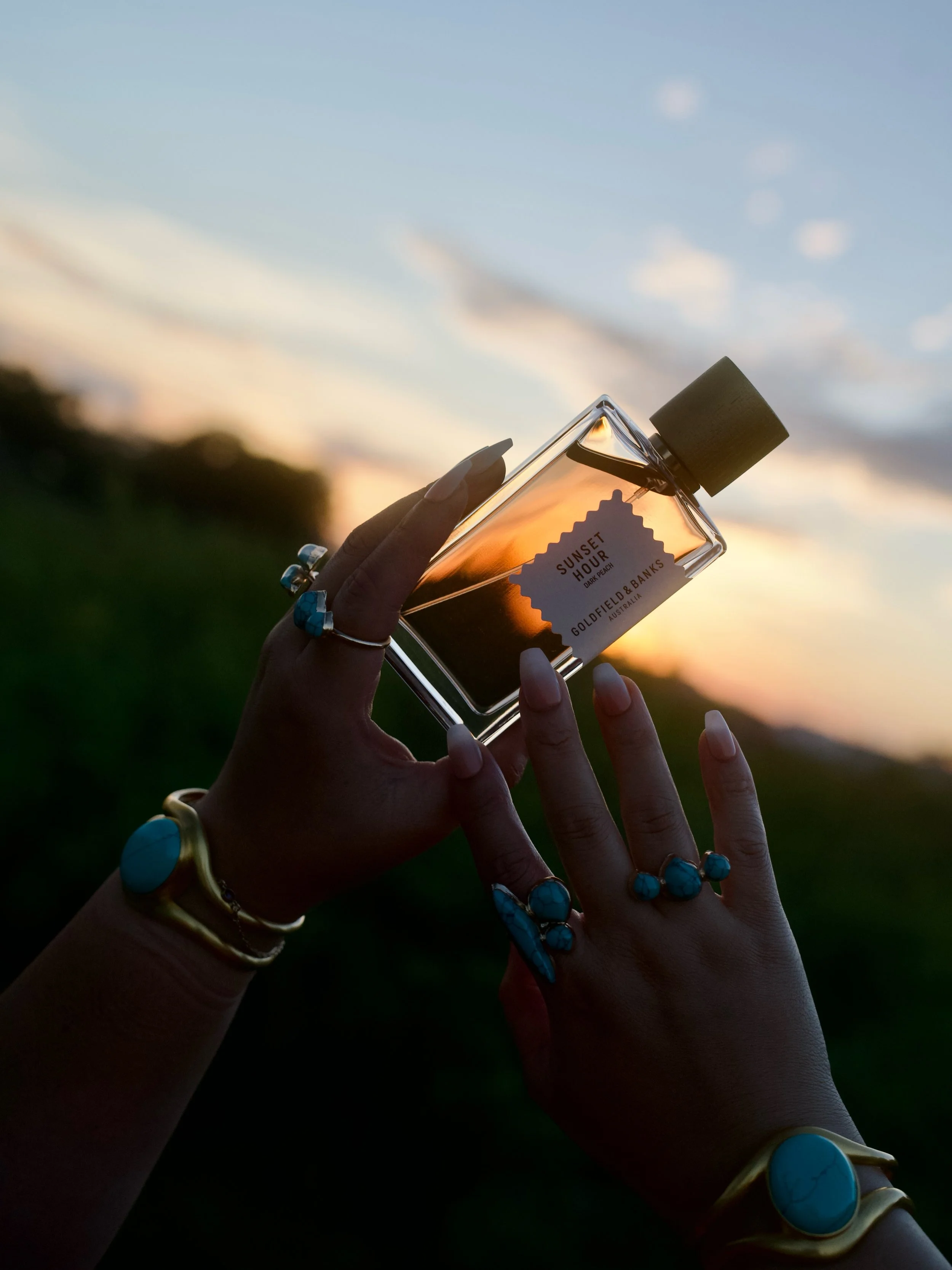 Golden sunsets just hit differently at the end of summer. 🌅✨ @goldfield_and_banks_australia 

There&rsquo;s something so beautiful about those last warm evenings of the season the golden light, the lingering warmth, and that little hint that fall is